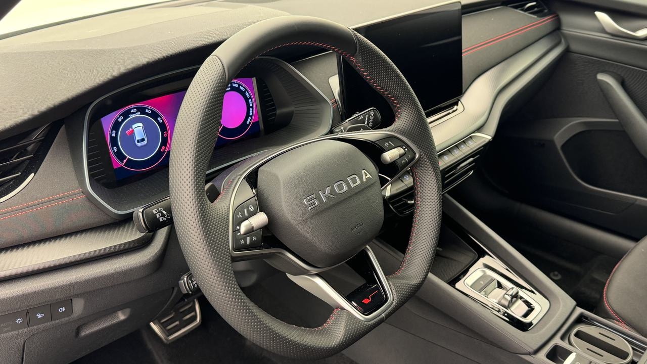 SKODA Octavia Combi 2.0 TSI DSG RS-image-6