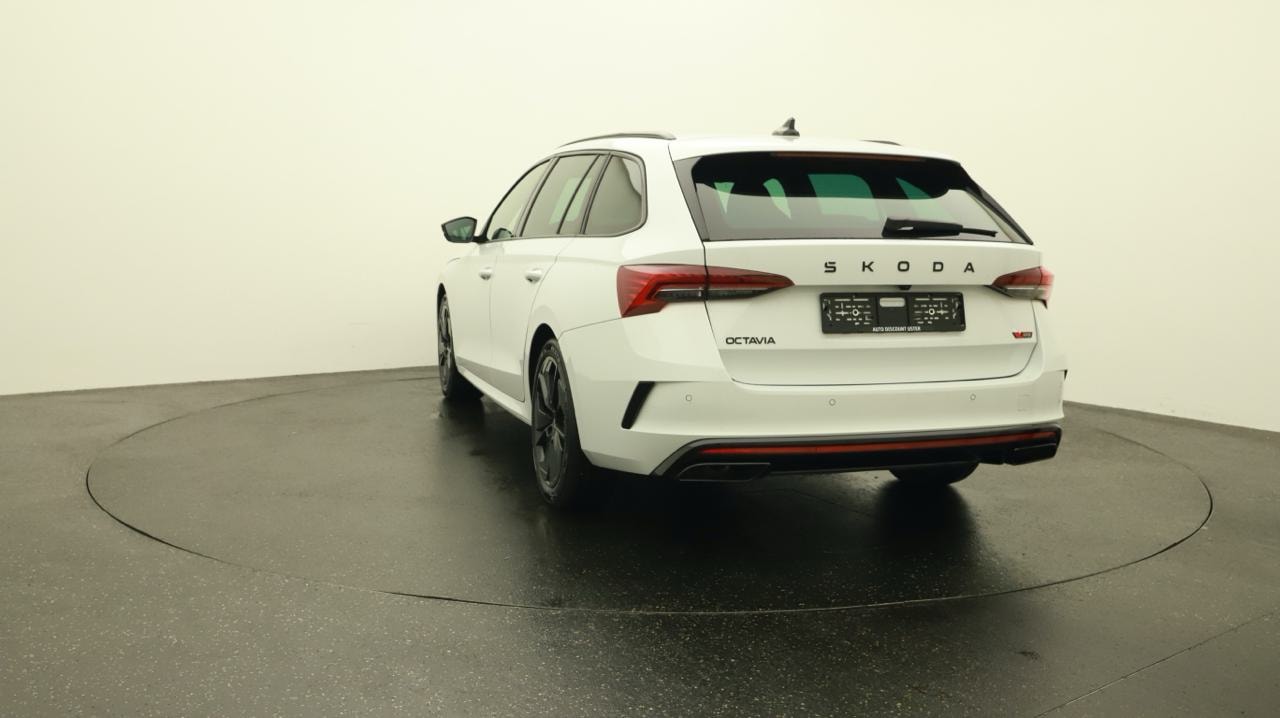 SKODA Octavia Combi 2.0 TSI DSG RS-image-3
