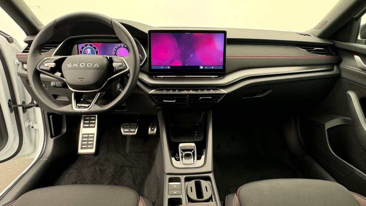 SKODA Octavia Combi 2.0 TSI DSG RS-image-5