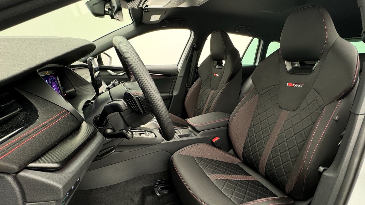 SKODA Octavia Combi 2.0 TSI DSG RS-image-4