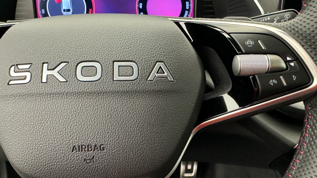 SKODA Octavia Combi 2.0 TSI DSG RS-image-9