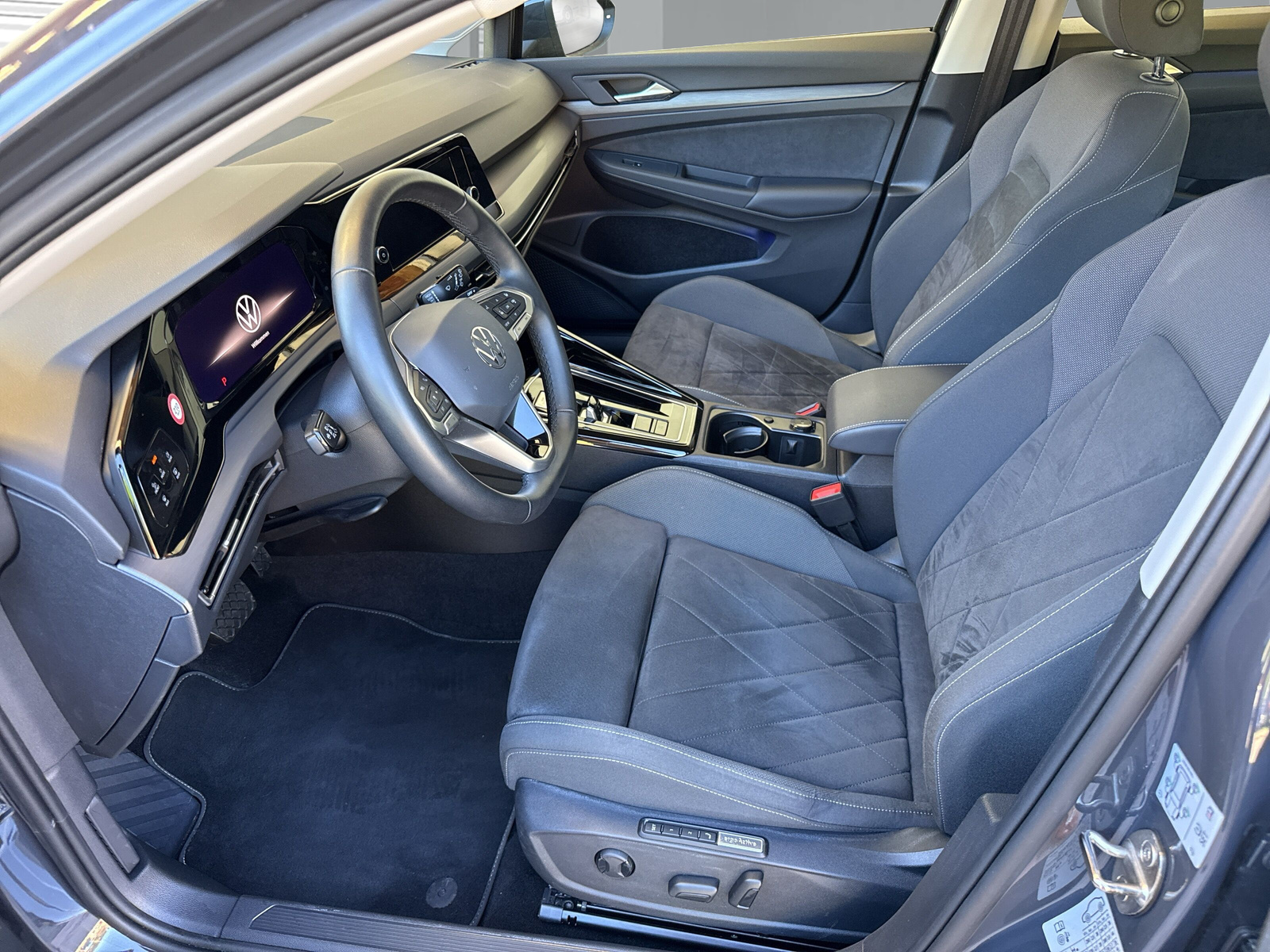 VW Golf 2.0 TSI Style DSG-image-10