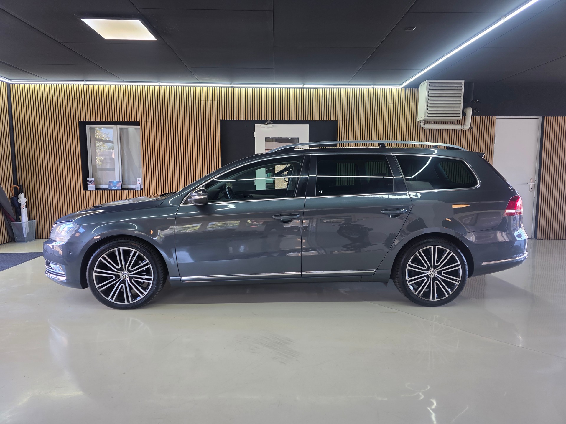 VW Passat Variant 2.0 TDI BMT Highline 4MDSG-image-3