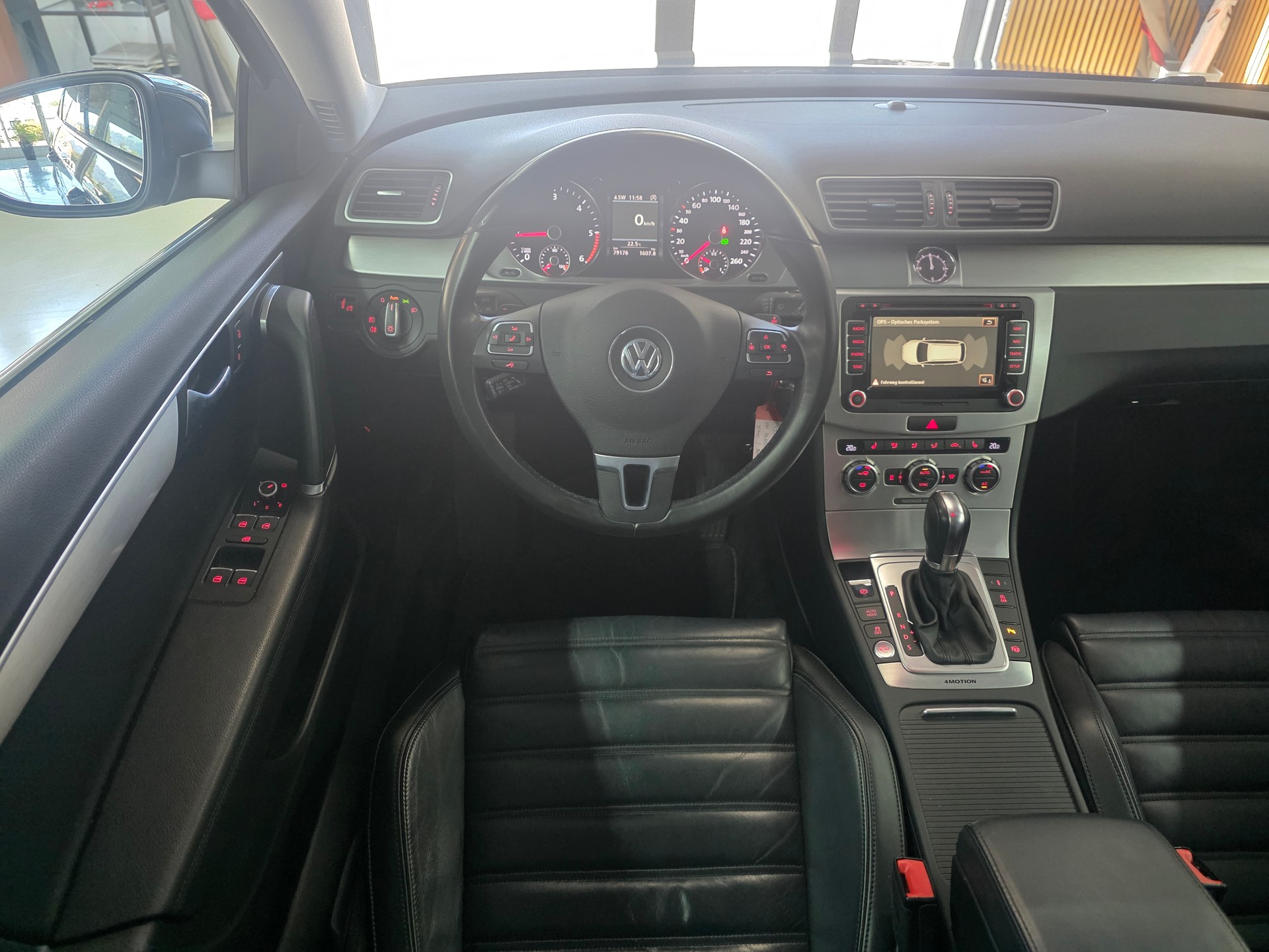VW Passat Variant 2.0 TDI BMT Highline 4MDSG-image-10