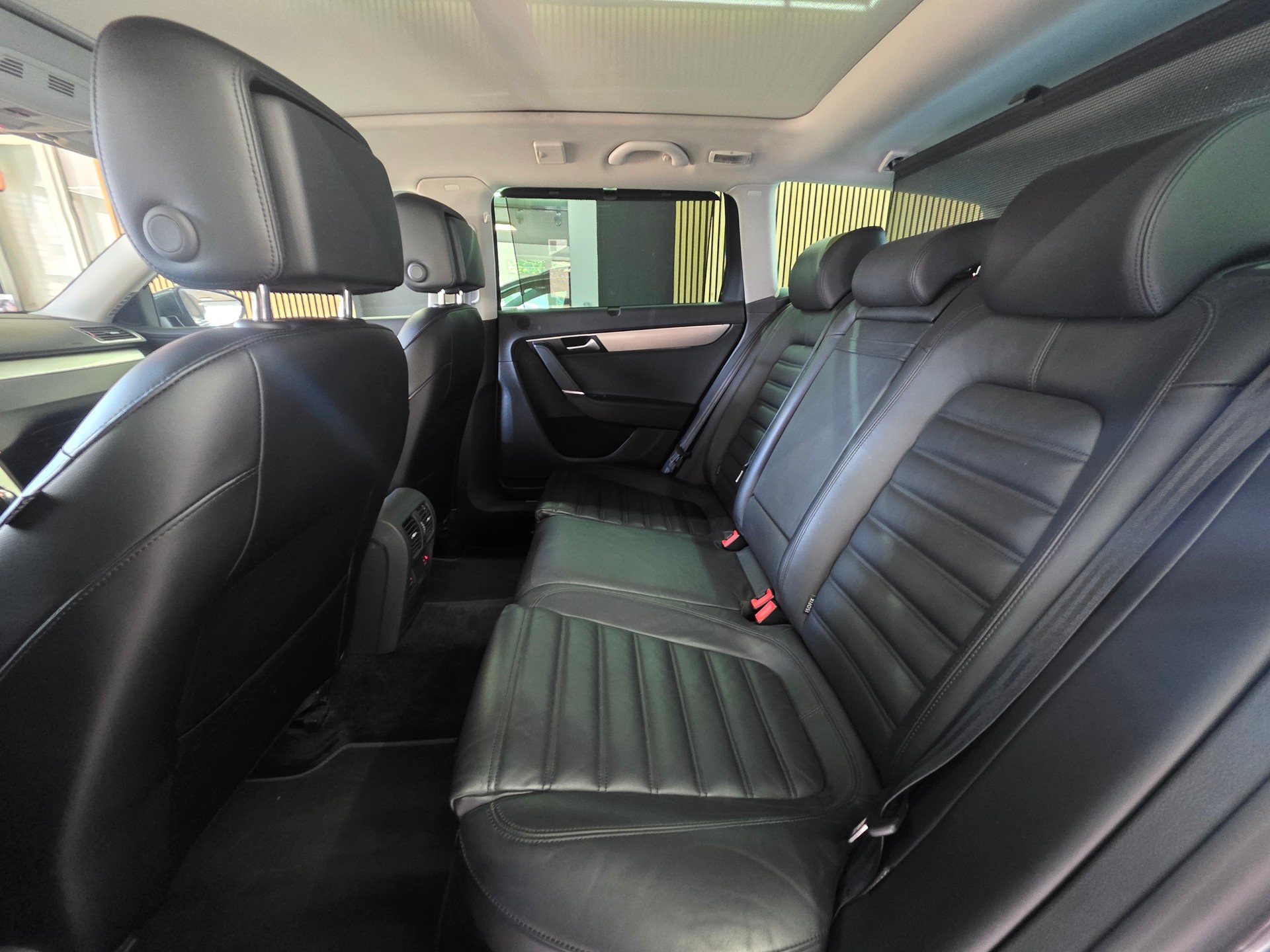 VW Passat Variant 2.0 TDI BMT Highline 4MDSG-image-15
