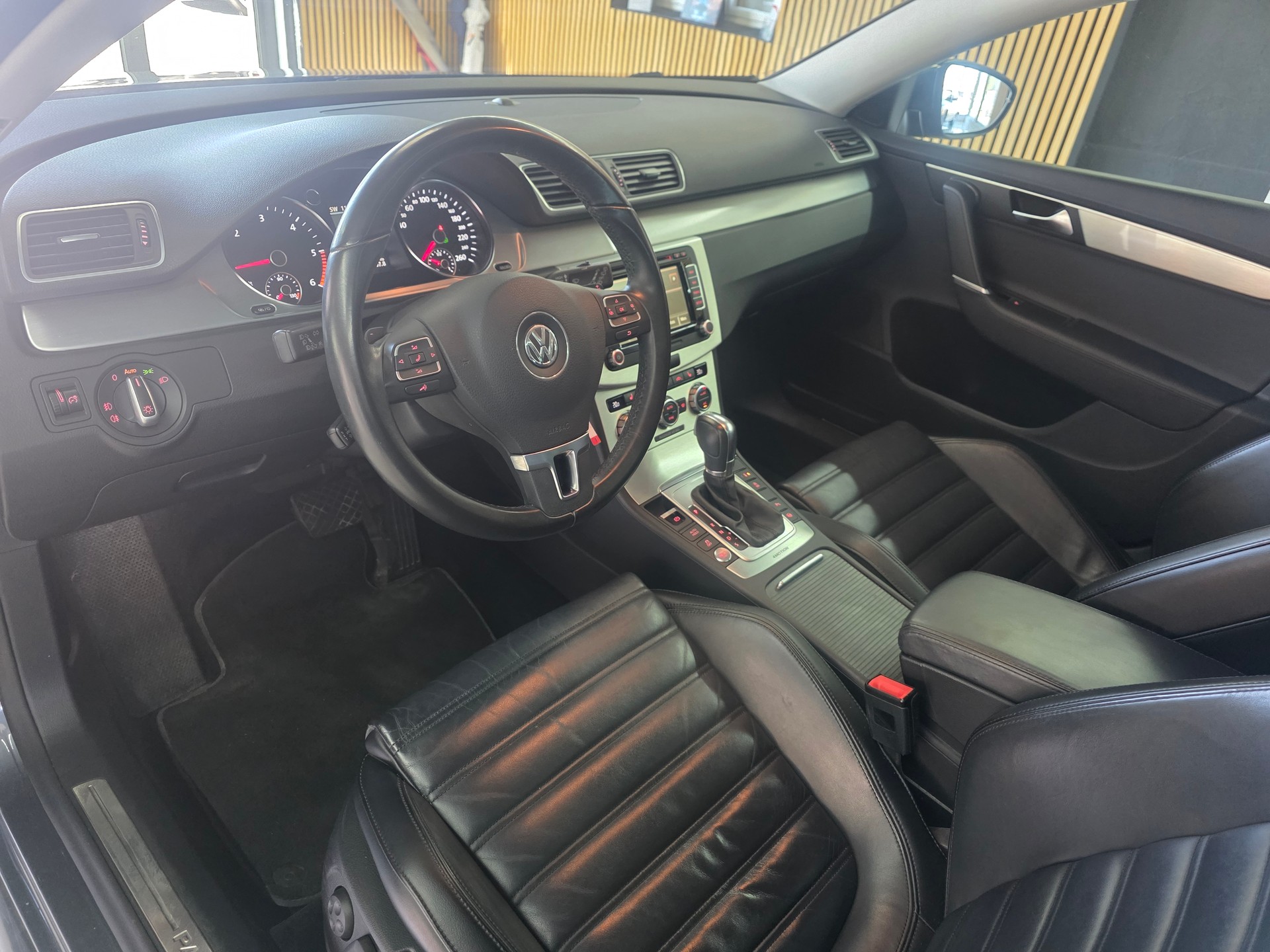 VW Passat Variant 2.0 TDI BMT Highline 4MDSG-image-7