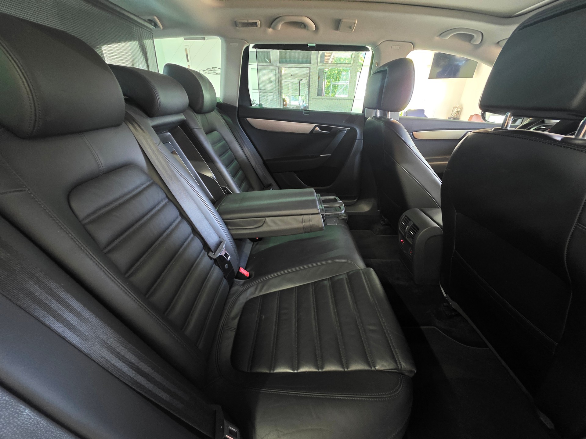 VW Passat Variant 2.0 TDI BMT Highline 4MDSG-image-18