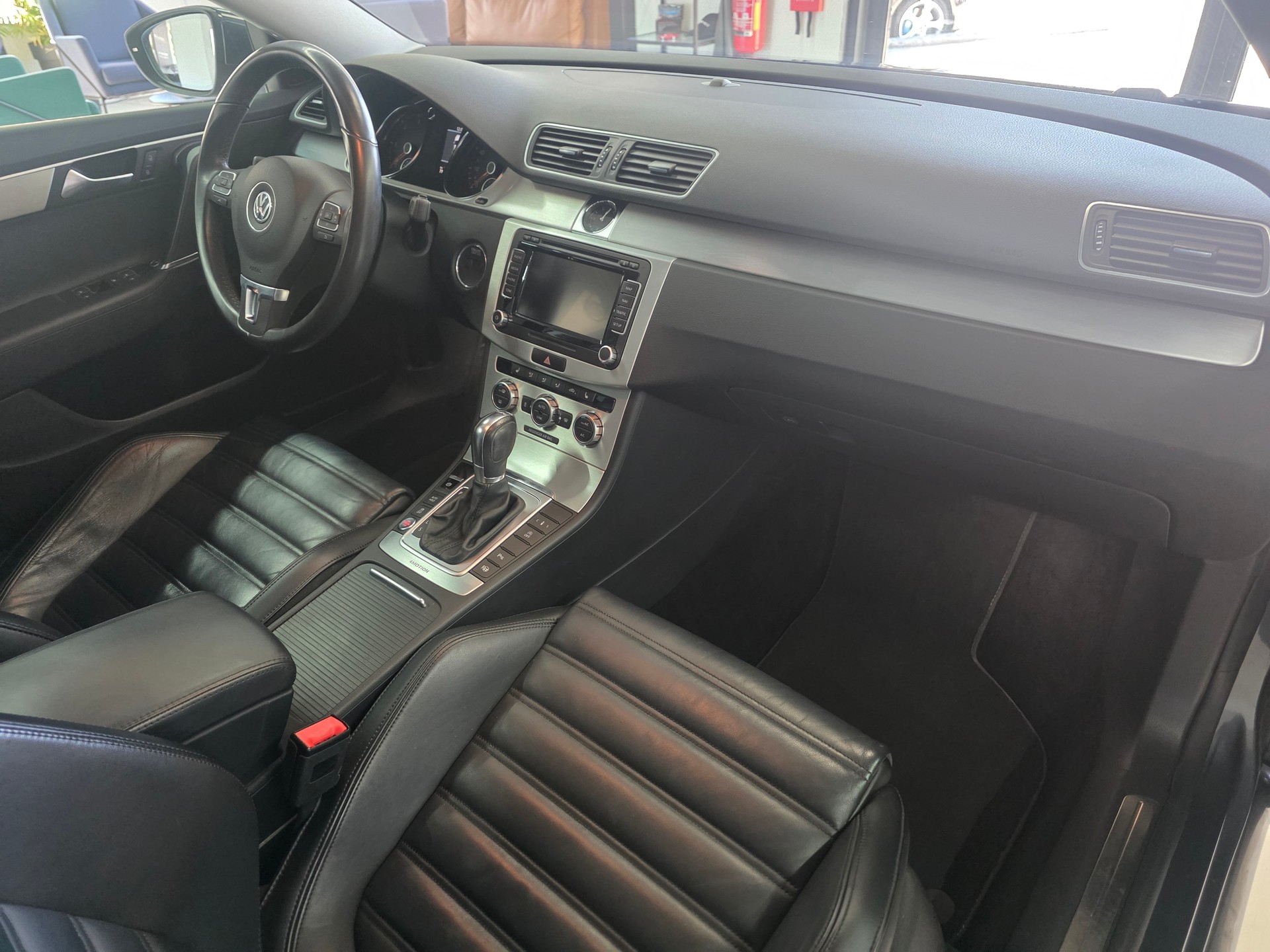 VW Passat Variant 2.0 TDI BMT Highline 4MDSG-image-8