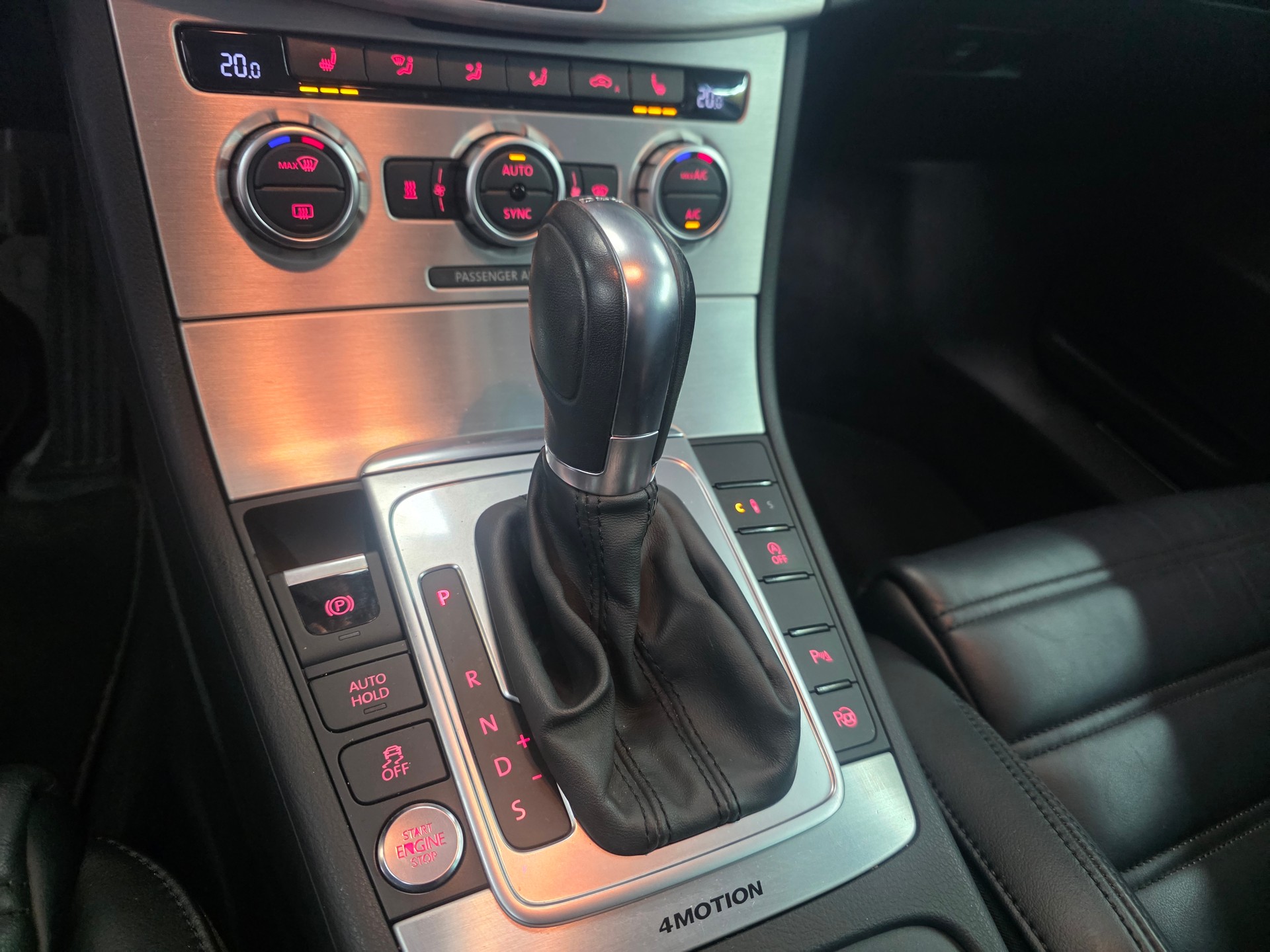 VW Passat Variant 2.0 TDI BMT Highline 4MDSG-image-13