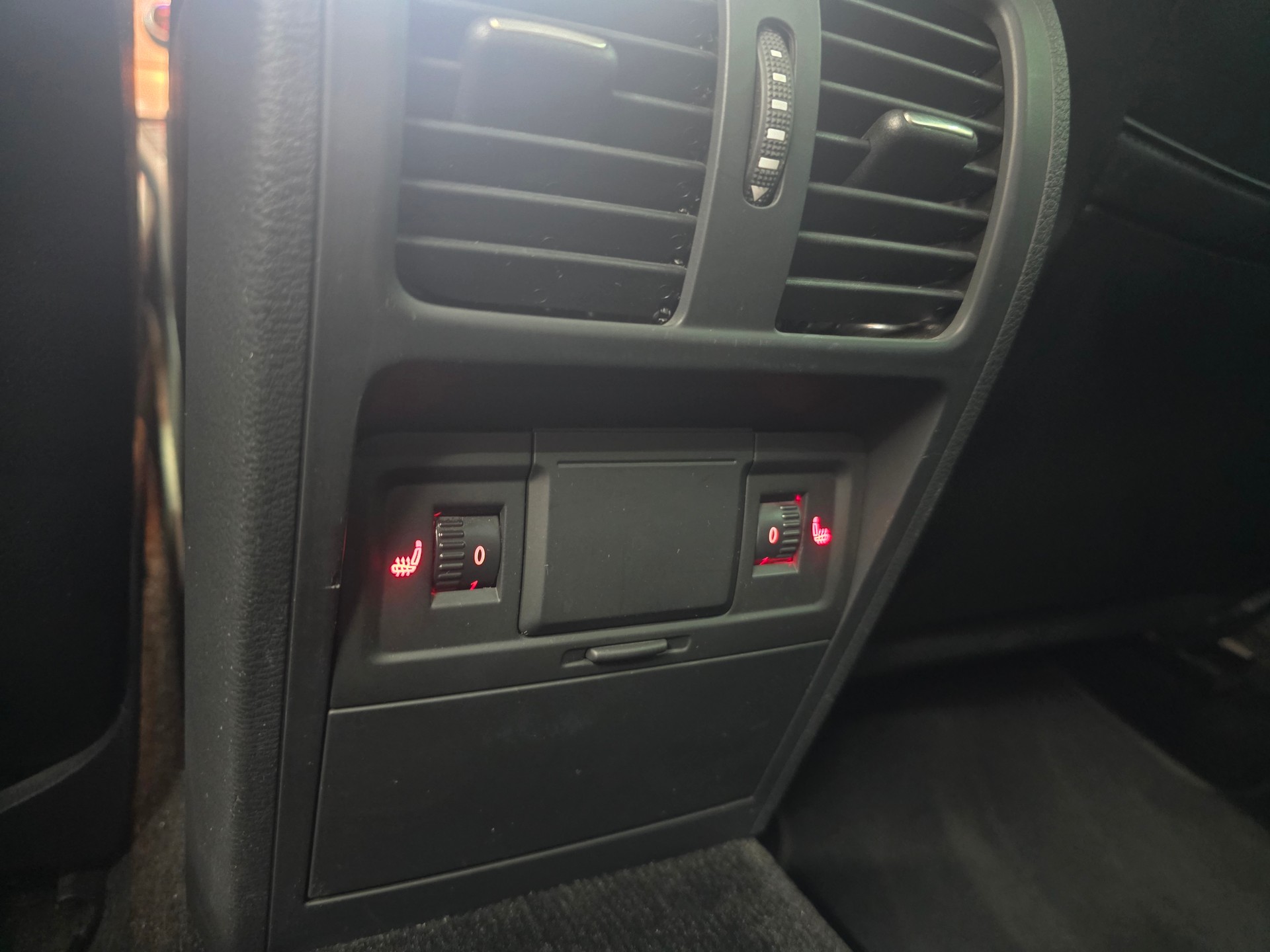 VW Passat Variant 2.0 TDI BMT Highline 4MDSG-image-17