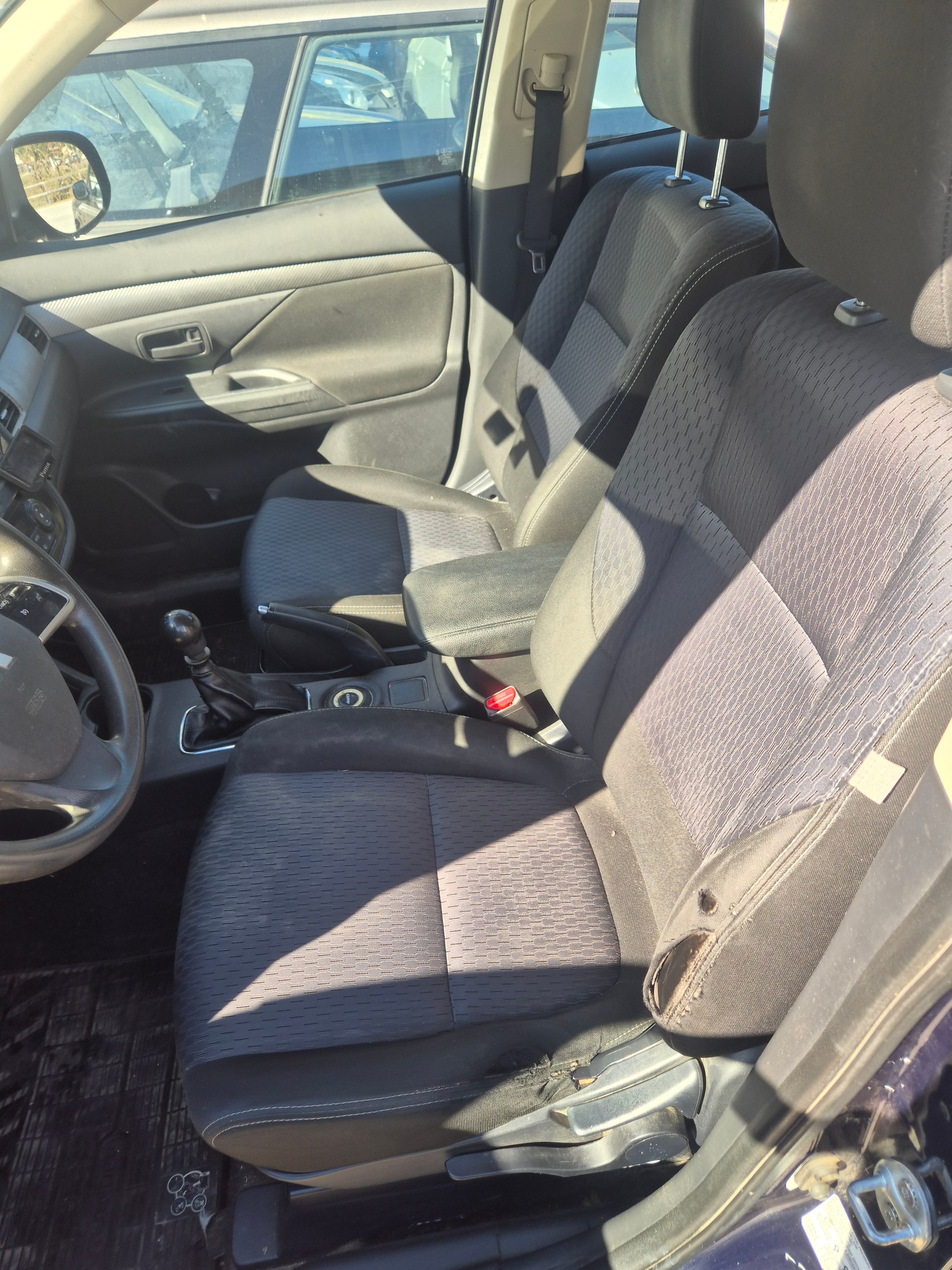 MITSUBISHI Outlander 2.2 DID Intense 4WD-image-7