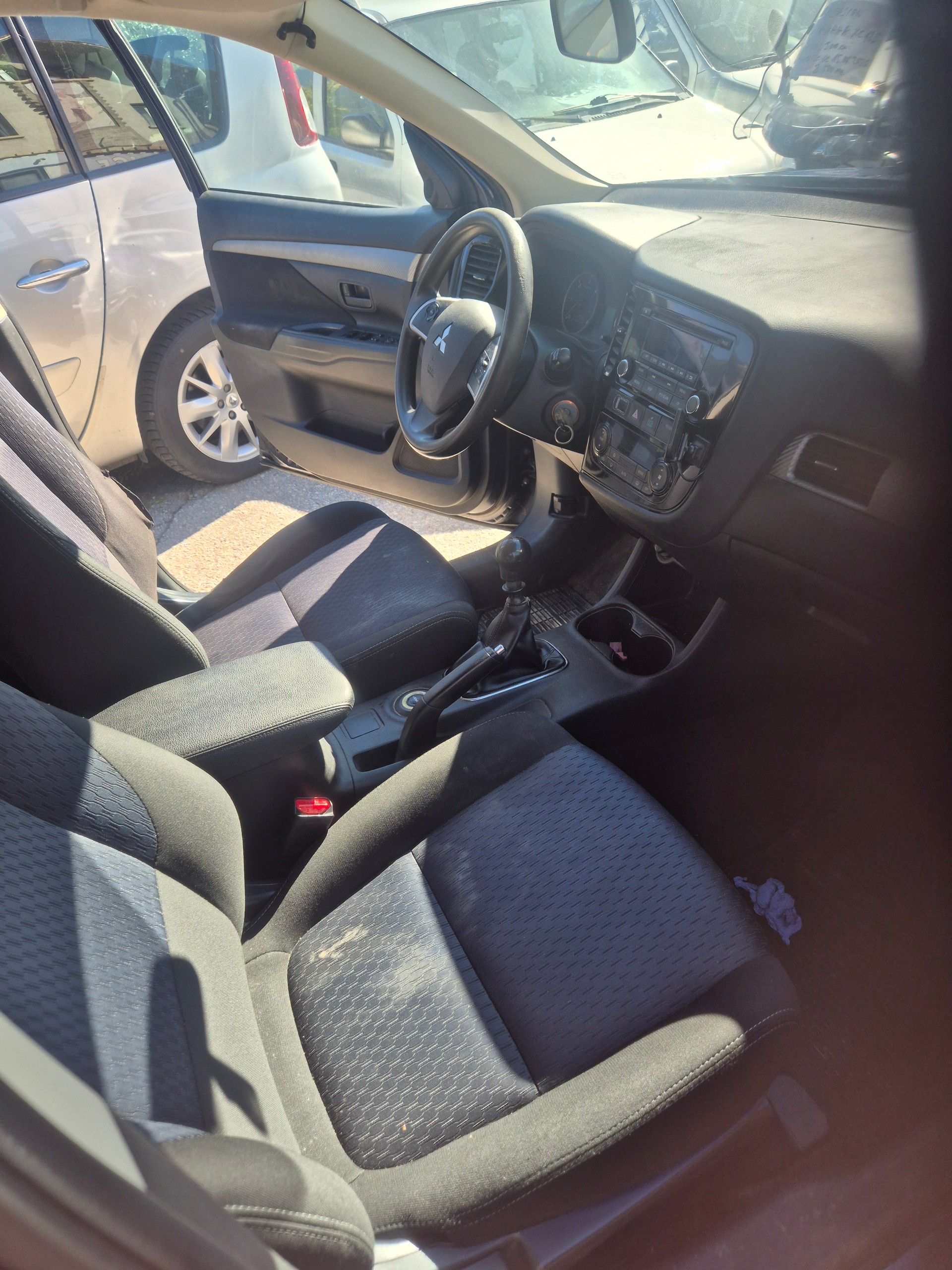 MITSUBISHI Outlander 2.2 DID Intense 4WD-image-11