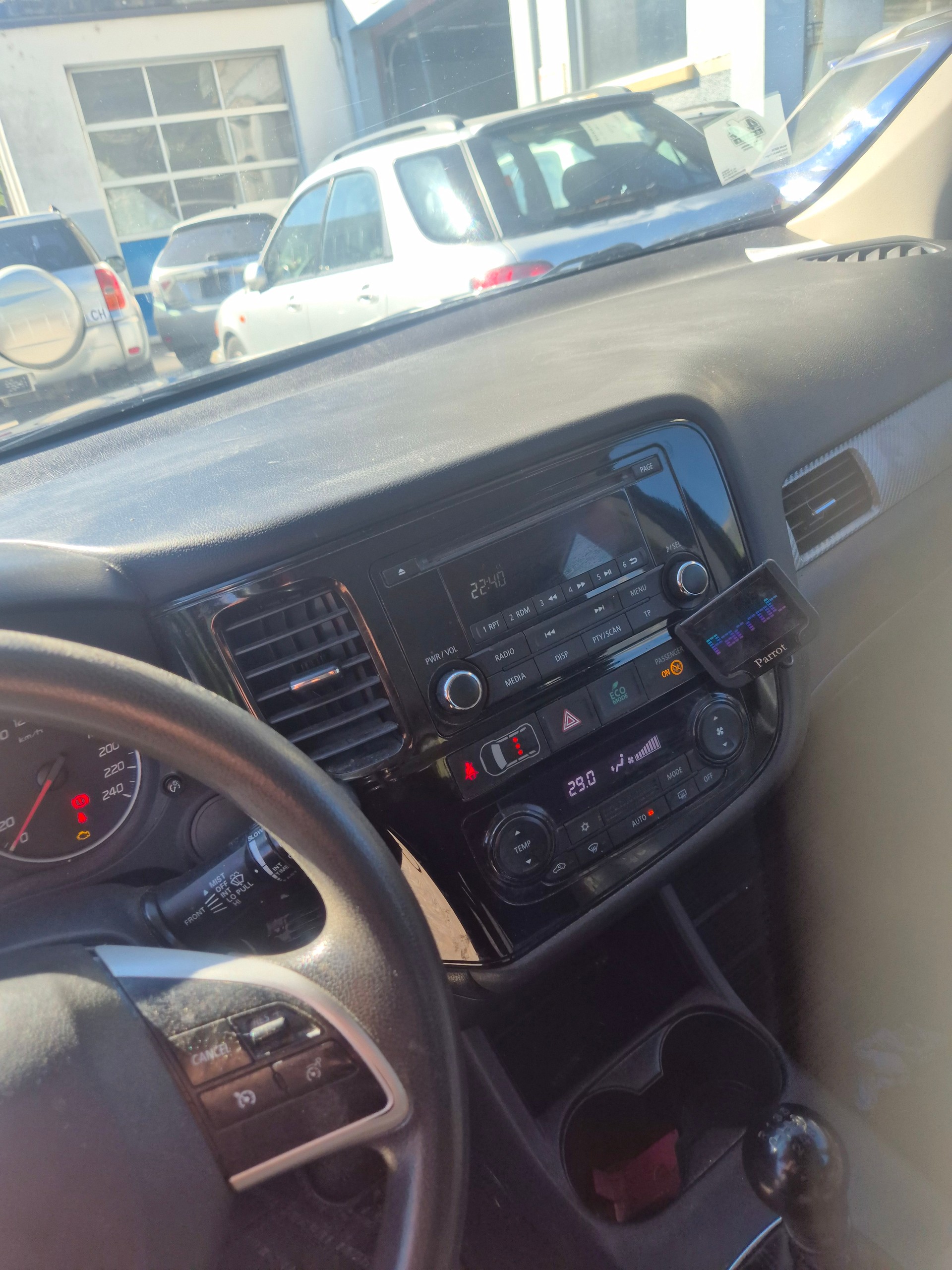 MITSUBISHI Outlander 2.2 DID Intense 4WD-image-8