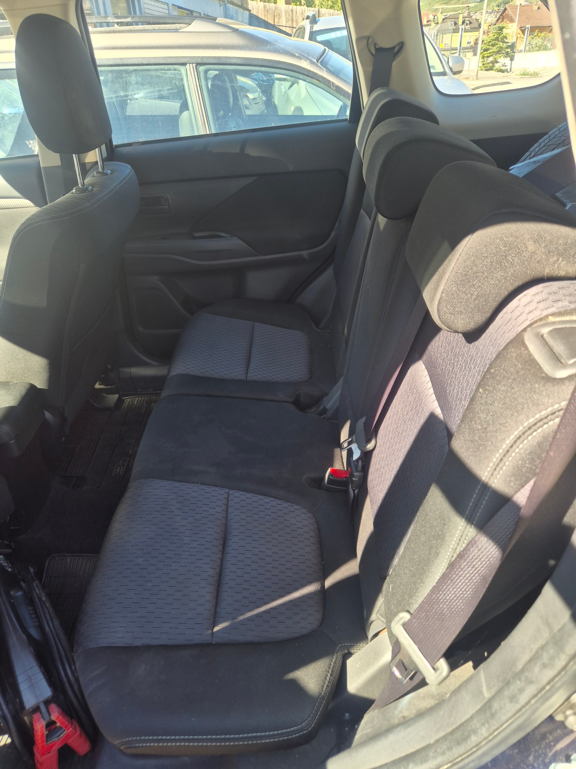 MITSUBISHI Outlander 2.2 DID Intense 4WD-image-6