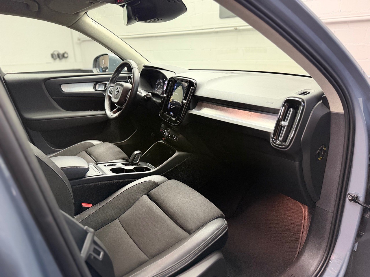 VOLVO XC40 T4 AWD Momentum Geartronic | CH-Auto | 1.Hand | ACC | Gratis Service-image-23