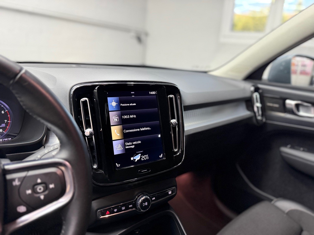 VOLVO XC40 T4 AWD Momentum Geartronic | CH-Auto | 1.Hand | ACC | Gratis Service-image-17