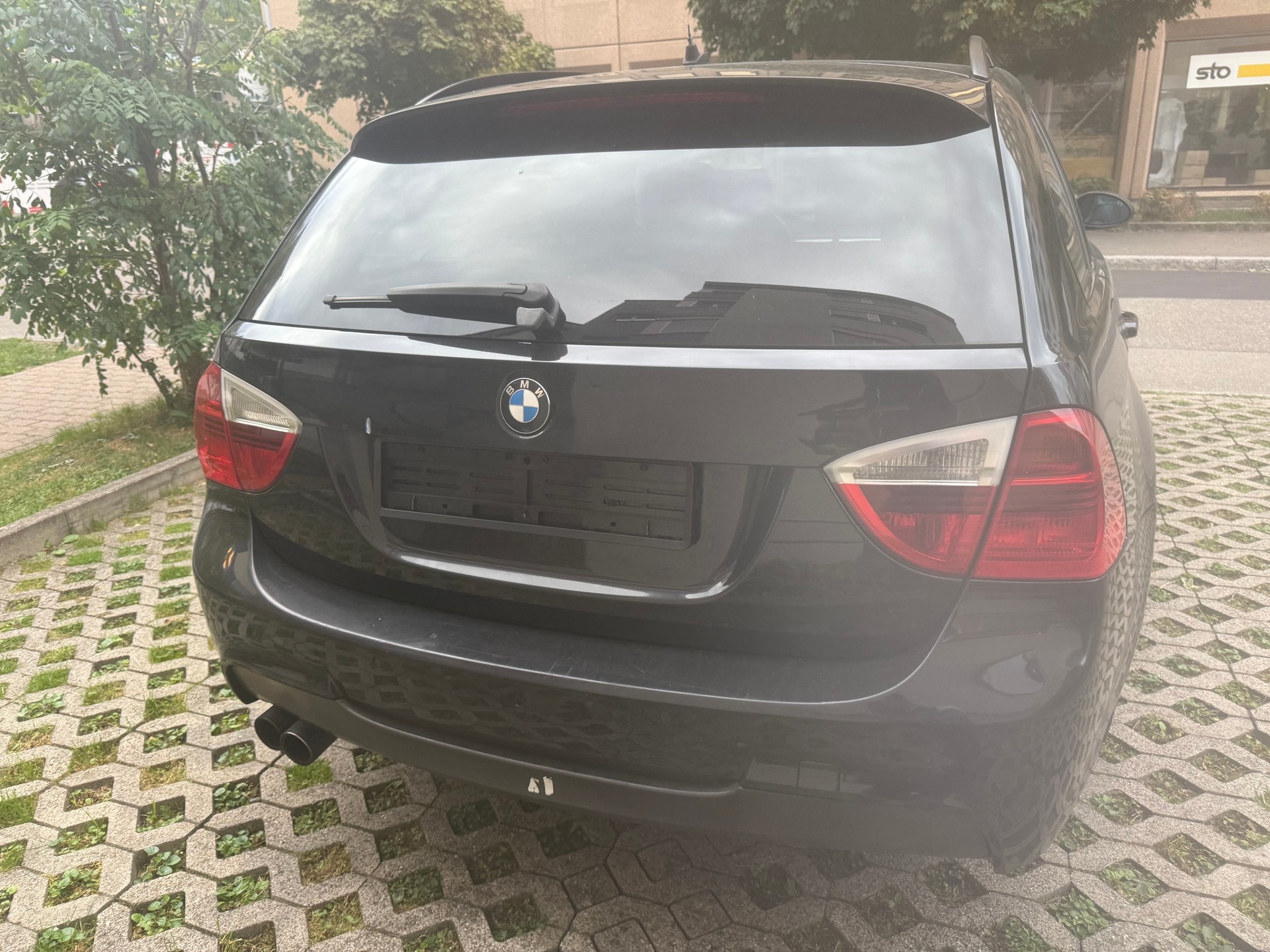 BMW 330d Touring-image-1