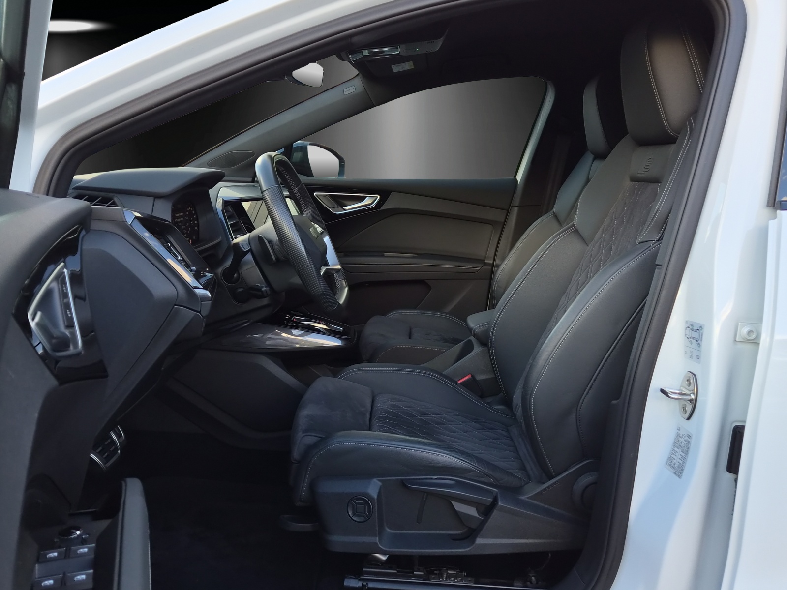 AUDI Q4 Sportback e-tron 50 quattro-image-9