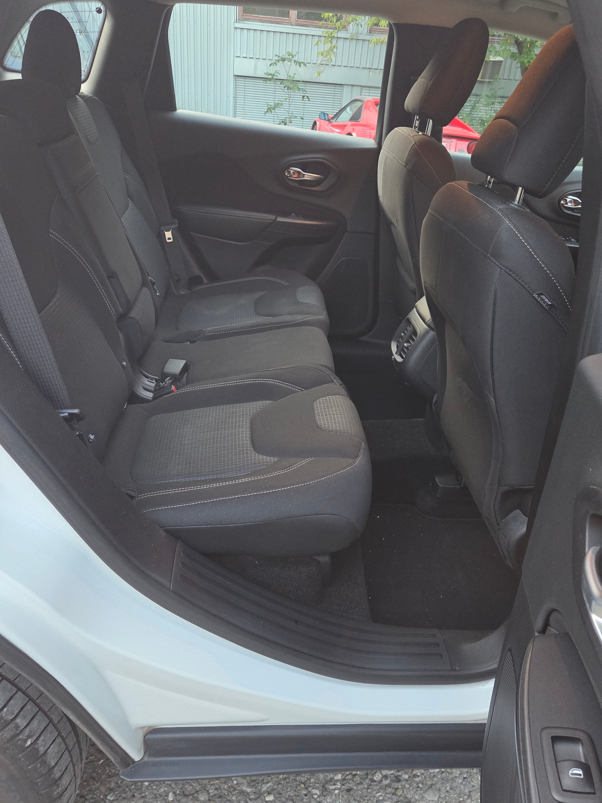 JEEP Cherokee 2.0TD Longitude Swiss Edition AWD 9ATX-image-8
