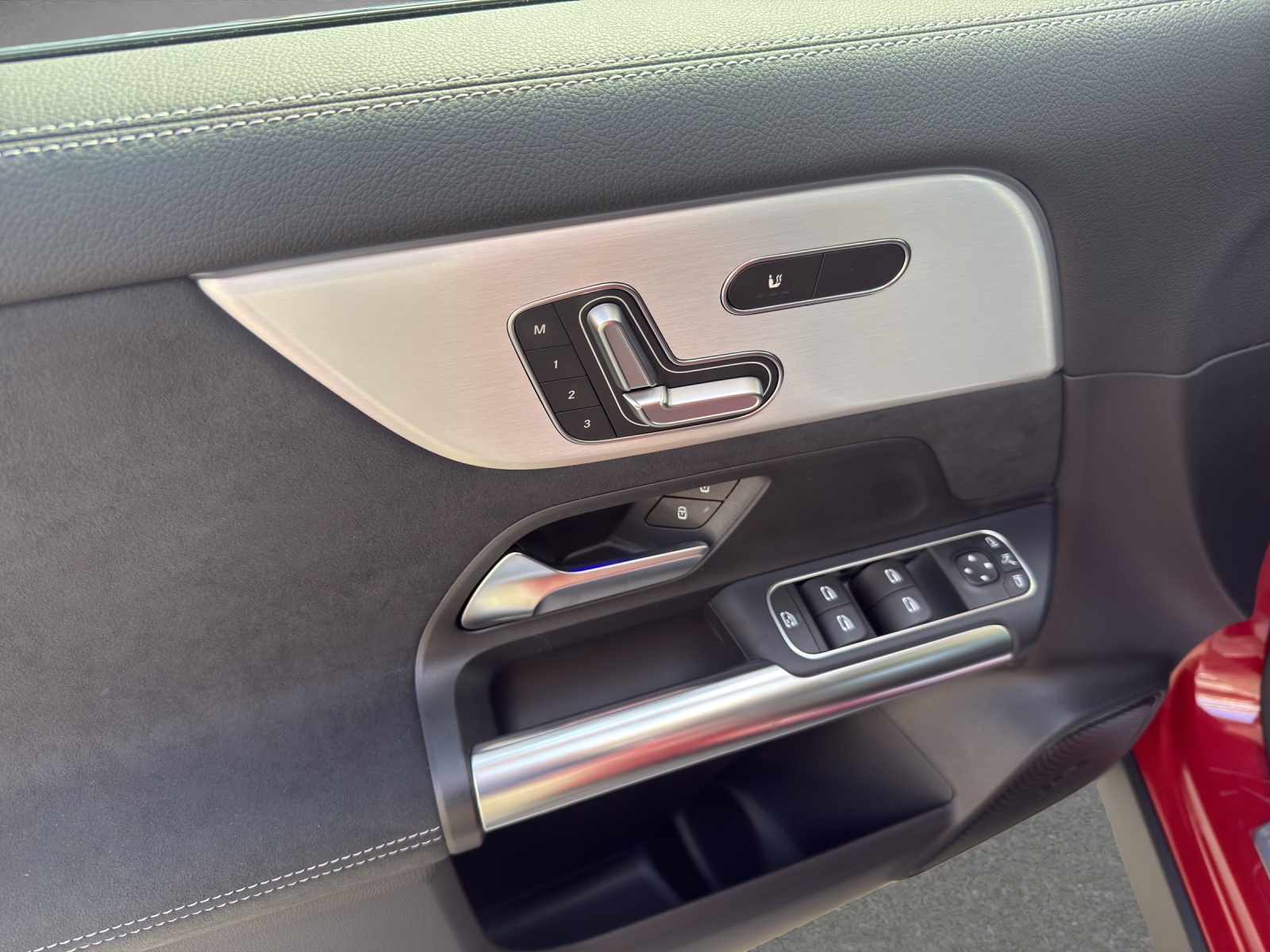 MERCEDES-BENZ GLA 250 4Matic 8G-DCT Swiss Star-image-12