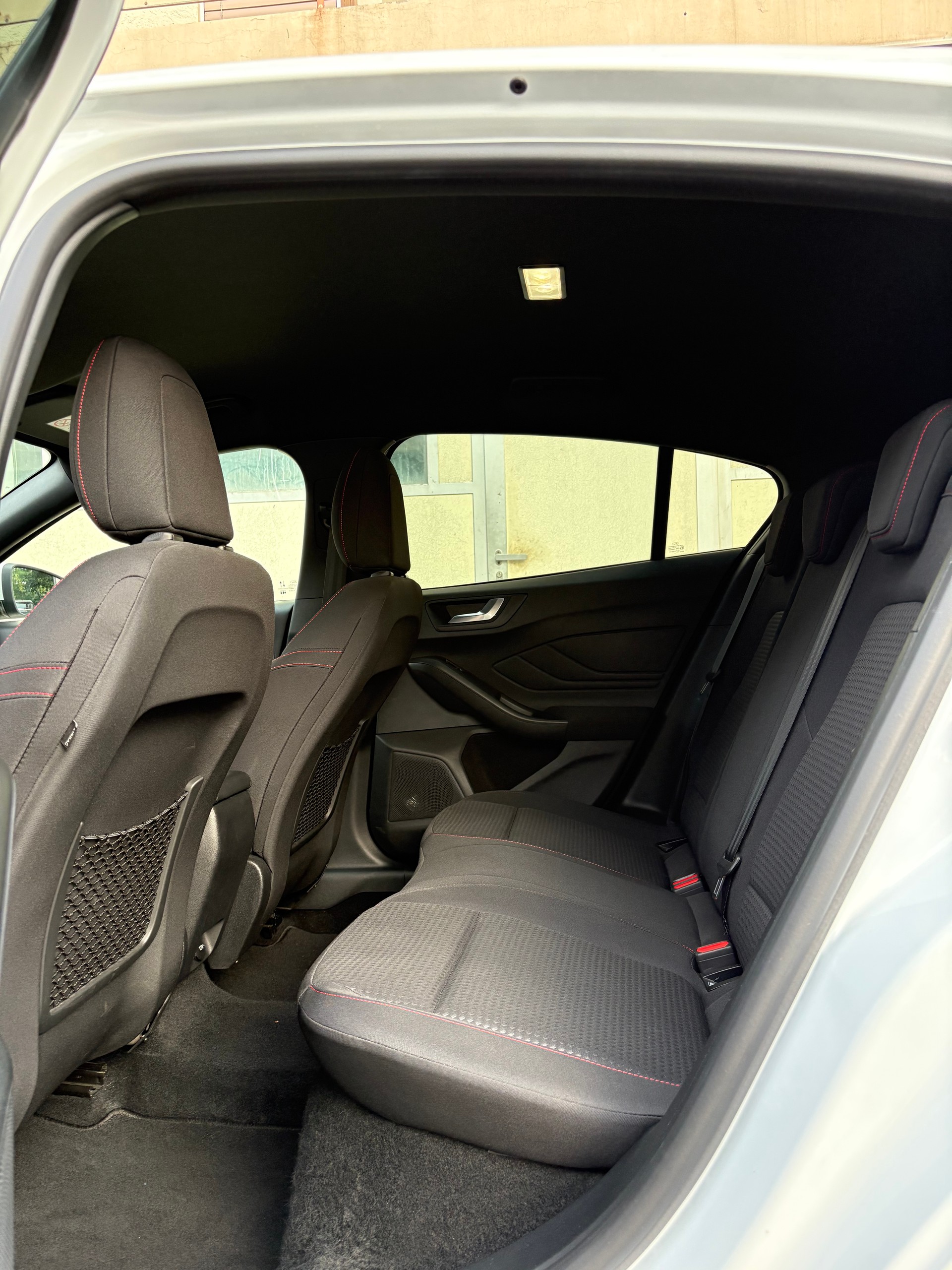 FORD Focus 1.0 SCTi ST Line Automatic-image-7