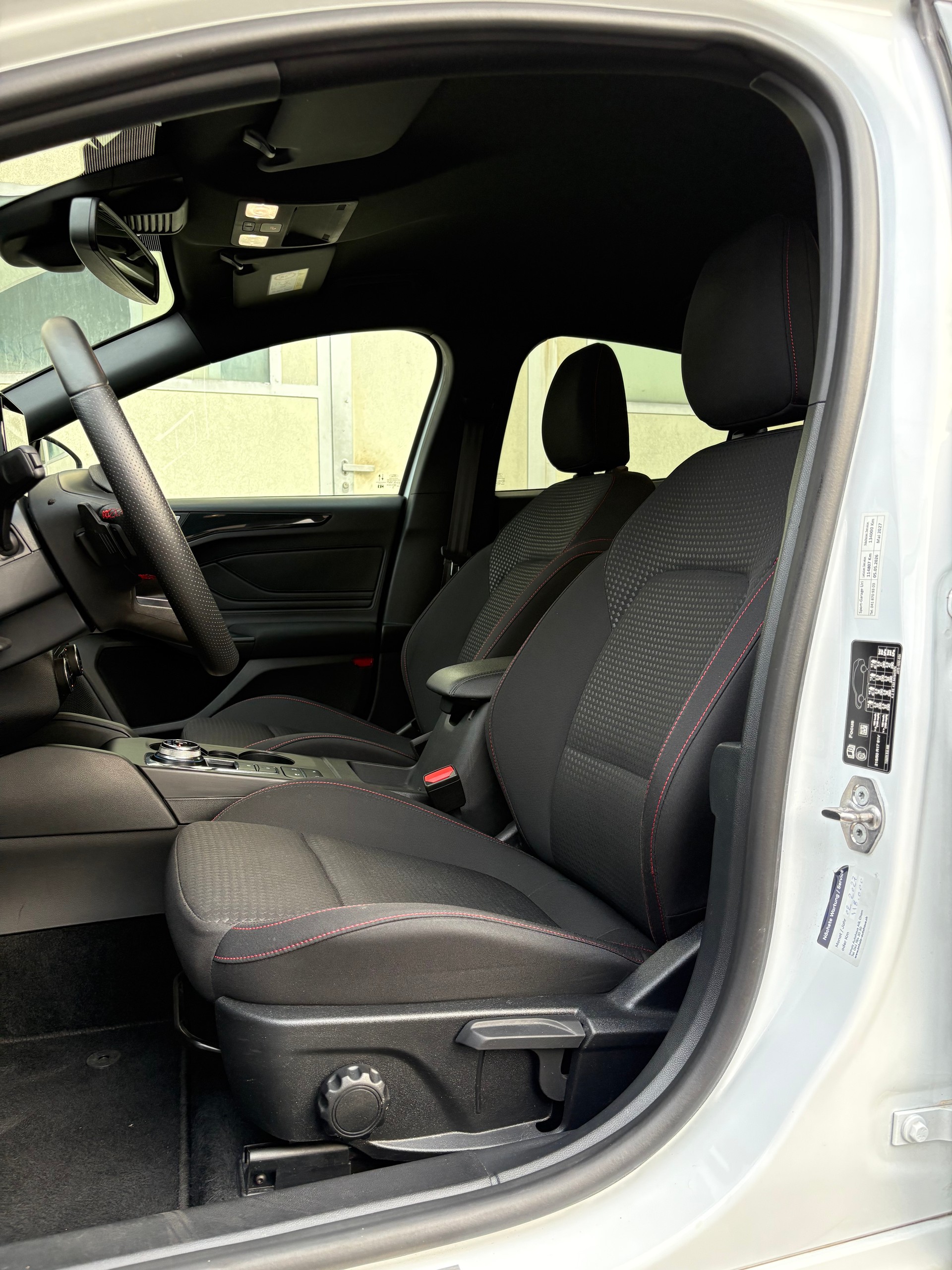FORD Focus 1.0 SCTi ST Line Automatic-image-6