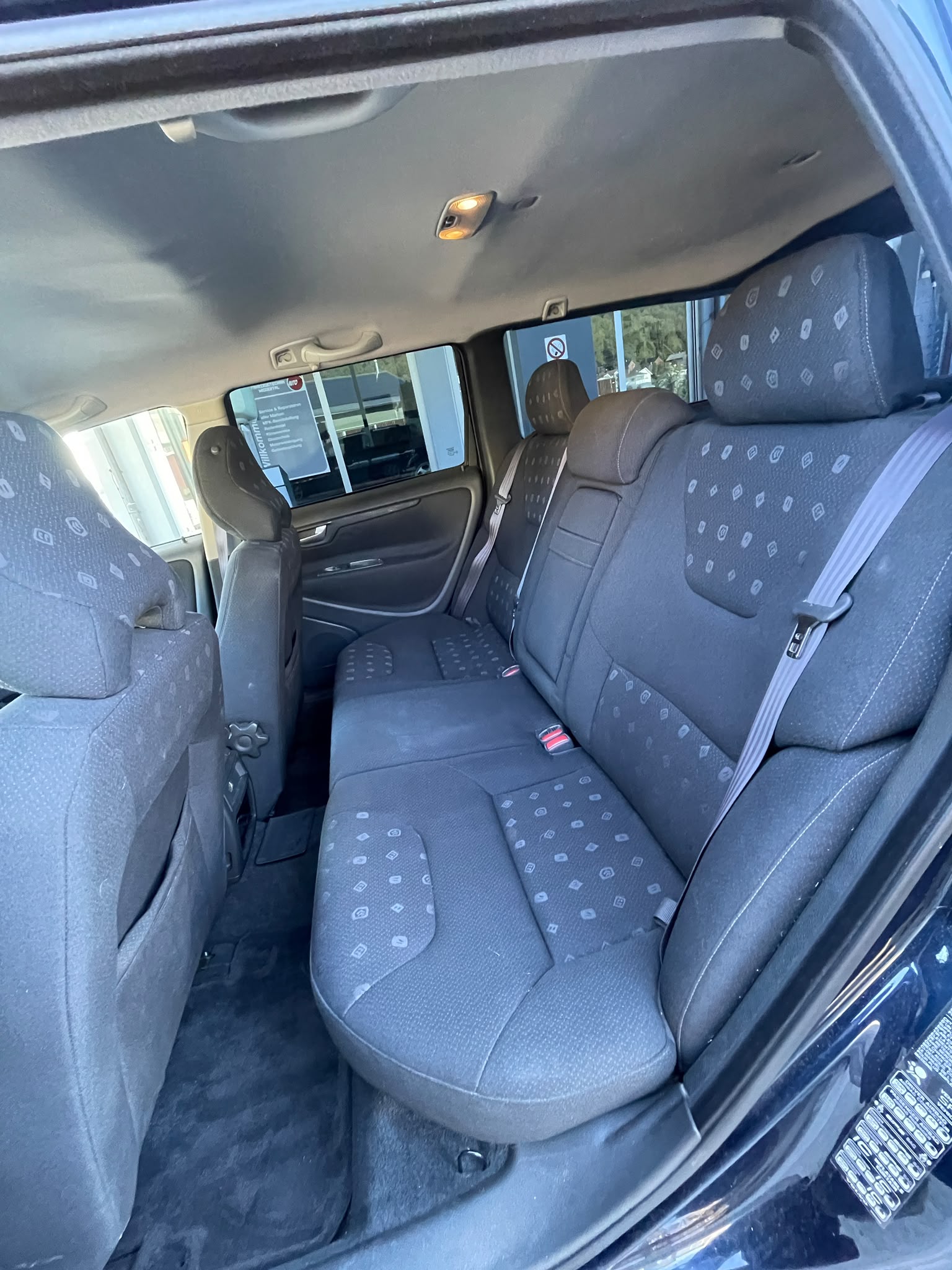 VOLVO V70 2.4-image-10