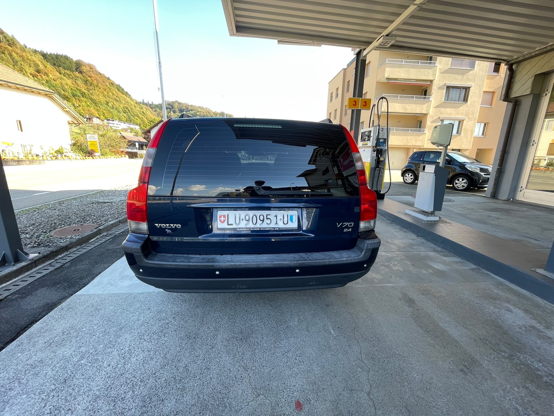 VOLVO V70 2.4-image-3