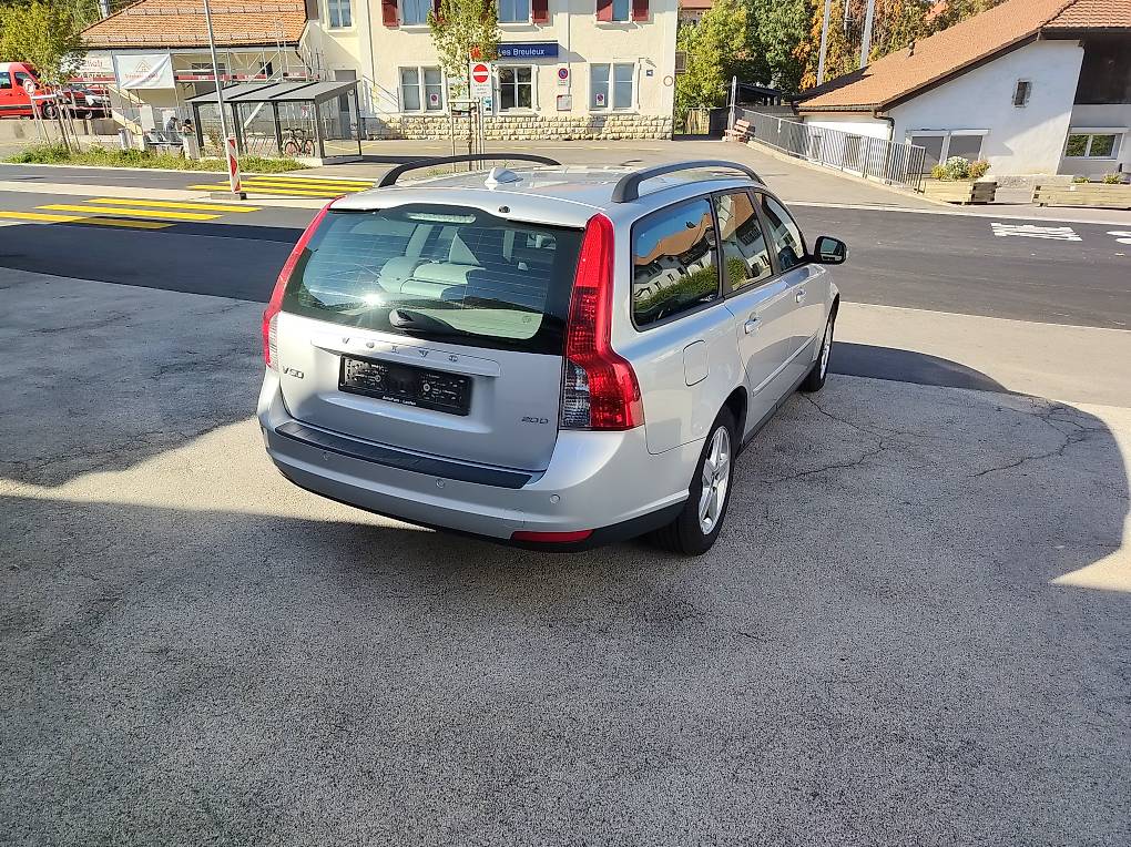 VOLVO V50-image-4