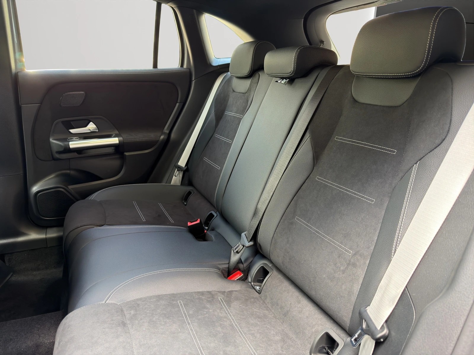MERCEDES-BENZ GLA 250 4Matic 8G-DCT Swiss Star-image-8