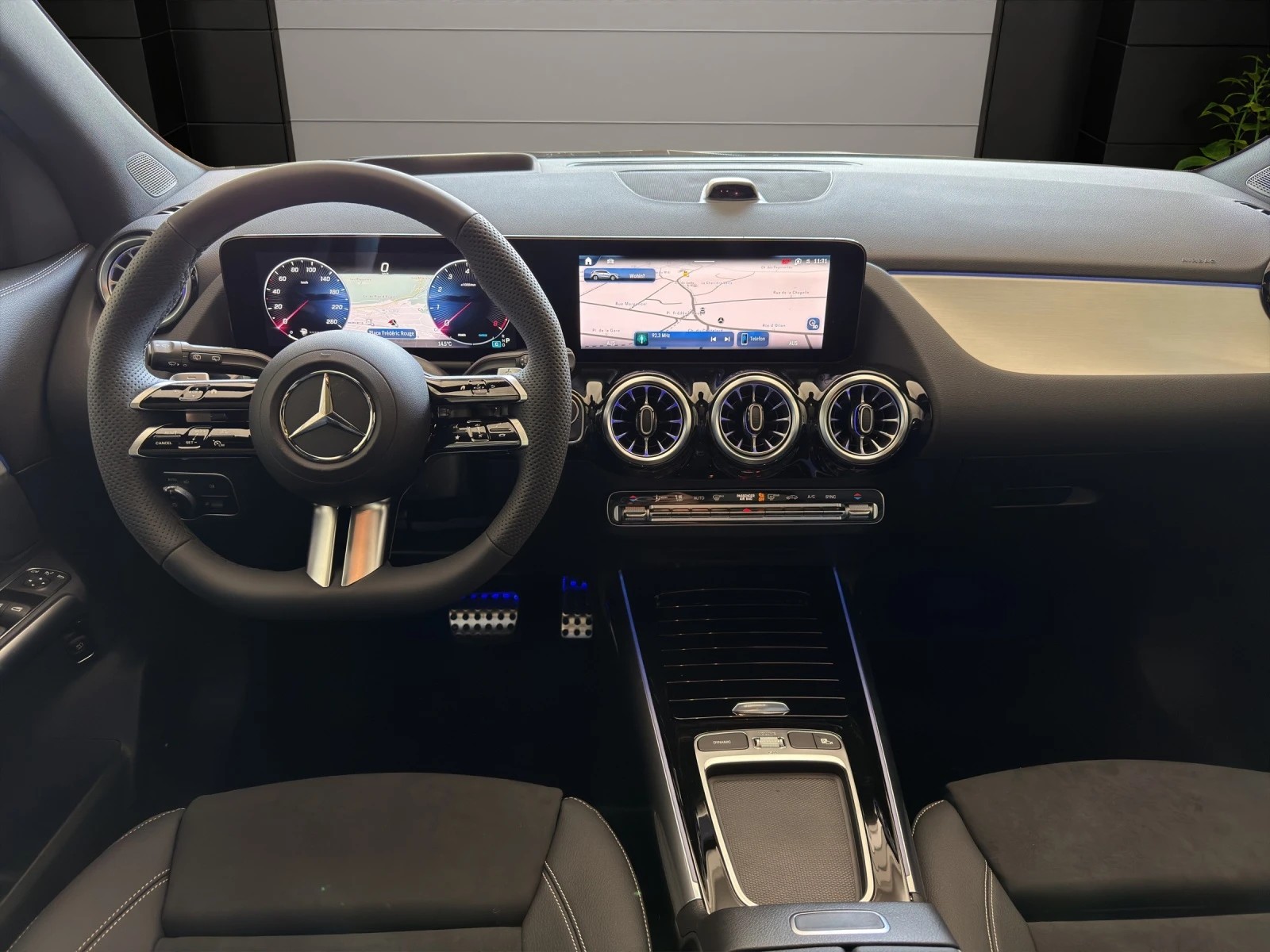 MERCEDES-BENZ GLA 250 4Matic 8G-DCT Swiss Star-image-9