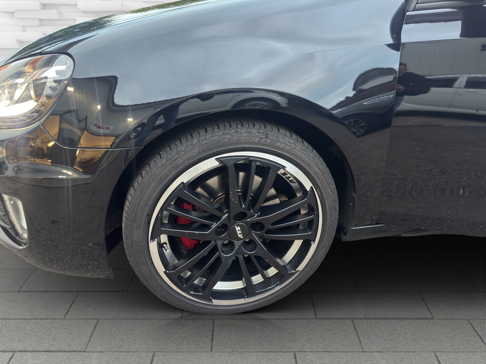 VW Golf 2.0 TSI GTI-image-8