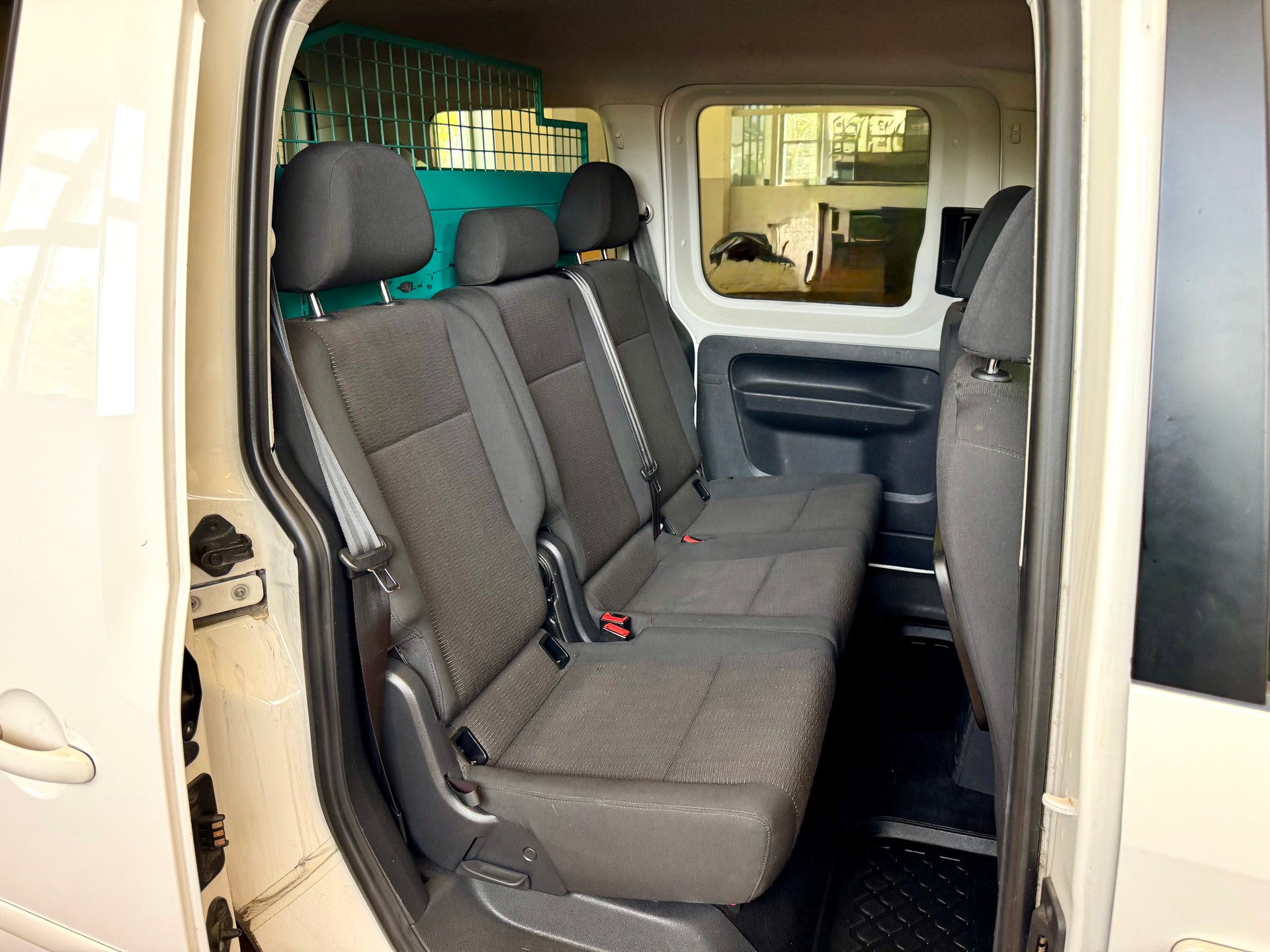 VW Caddy 2.0 TDI Comfortline 4Motion-image-19
