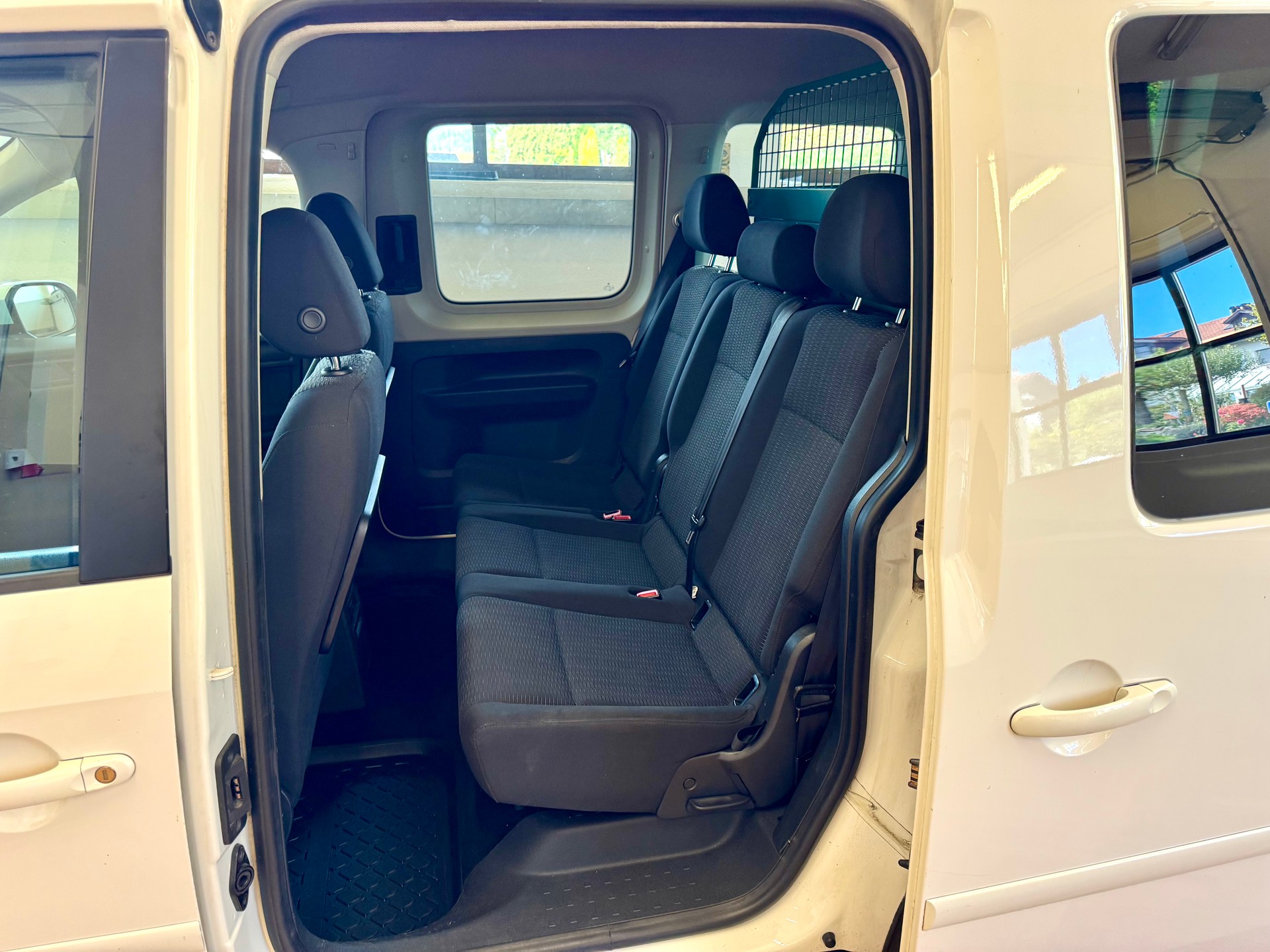 VW Caddy 2.0 TDI Comfortline 4Motion-image-16
