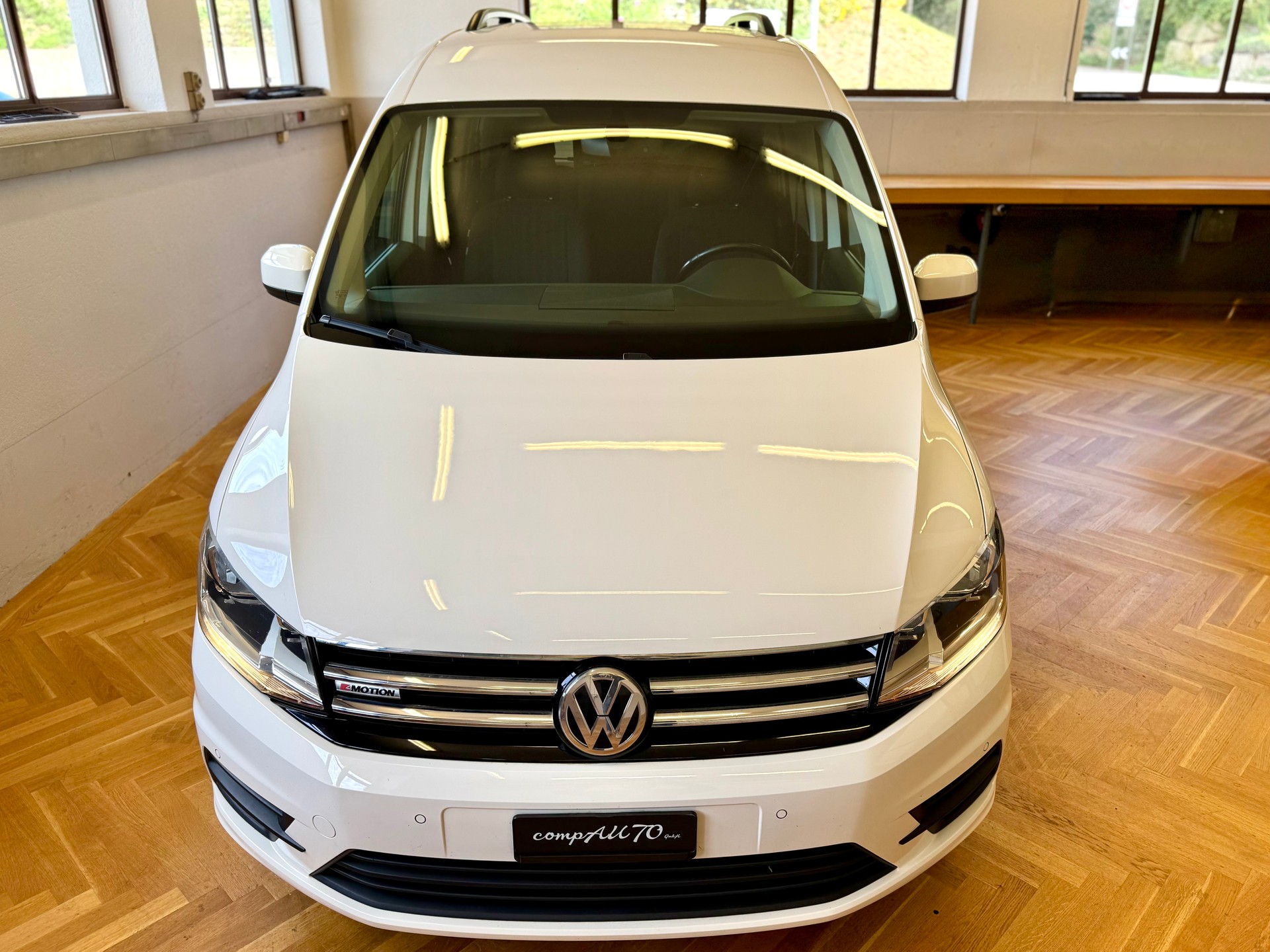 VW Caddy 2.0 TDI Comfortline 4Motion-image-9
