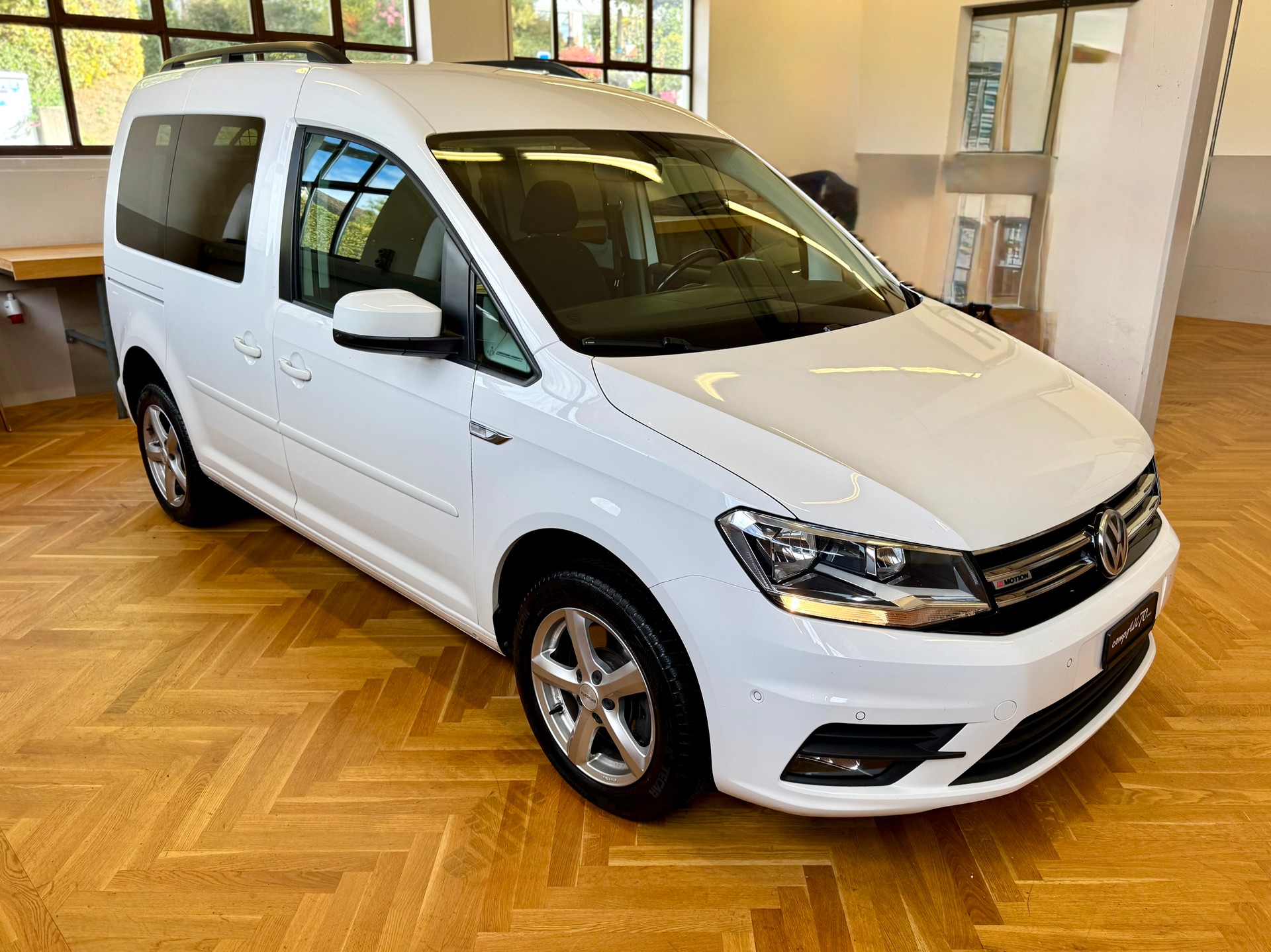 VW Caddy 2.0 TDI Comfortline 4Motion-image-8