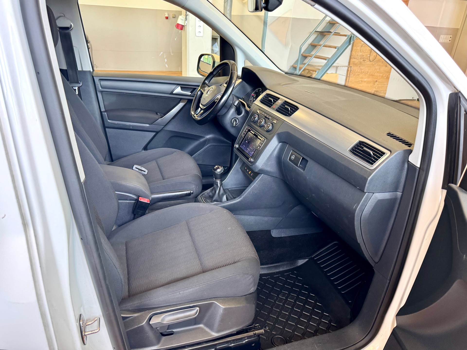 VW Caddy 2.0 TDI Comfortline 4Motion-image-21