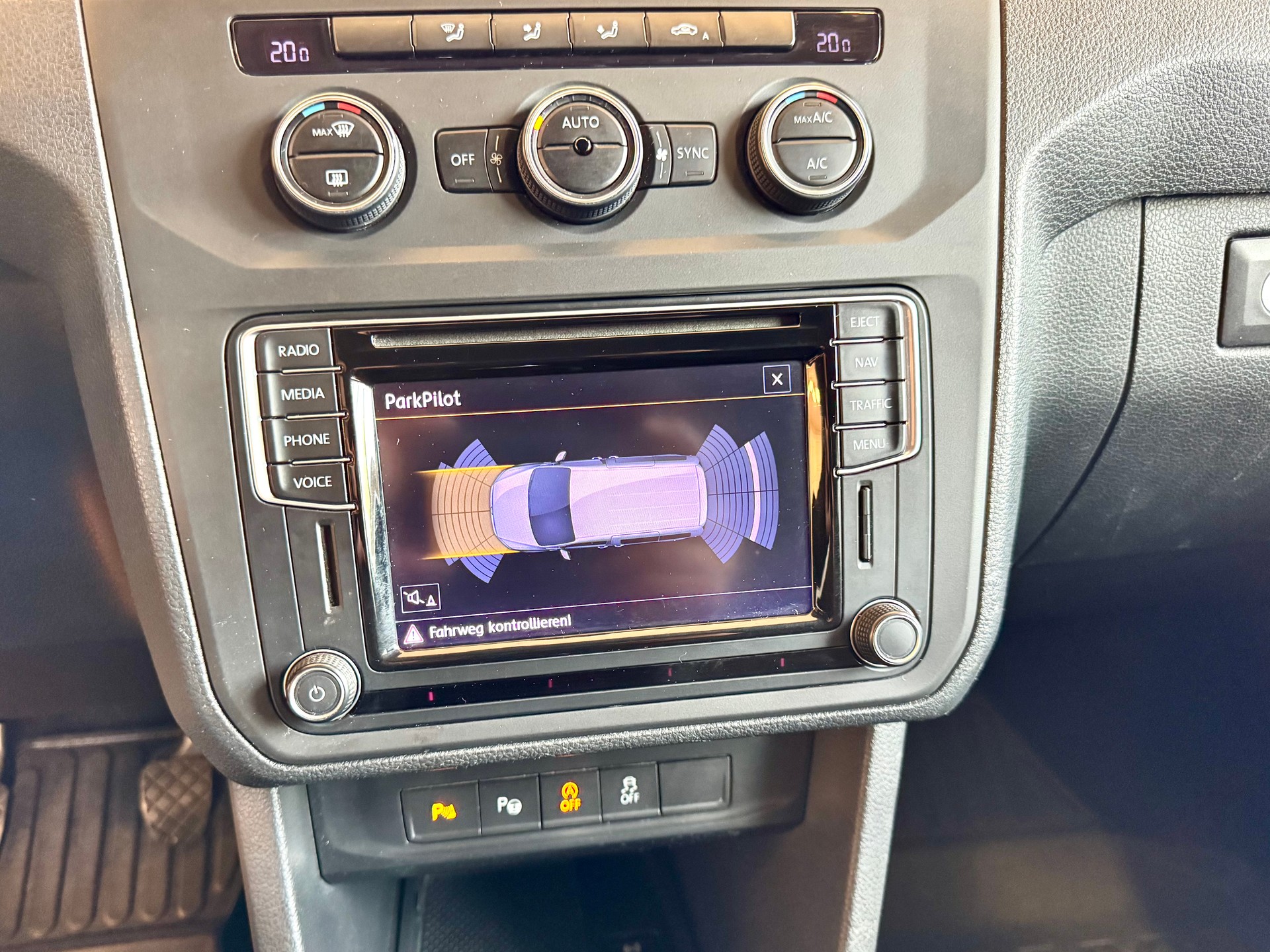 VW Caddy 2.0 TDI Comfortline 4Motion-image-26