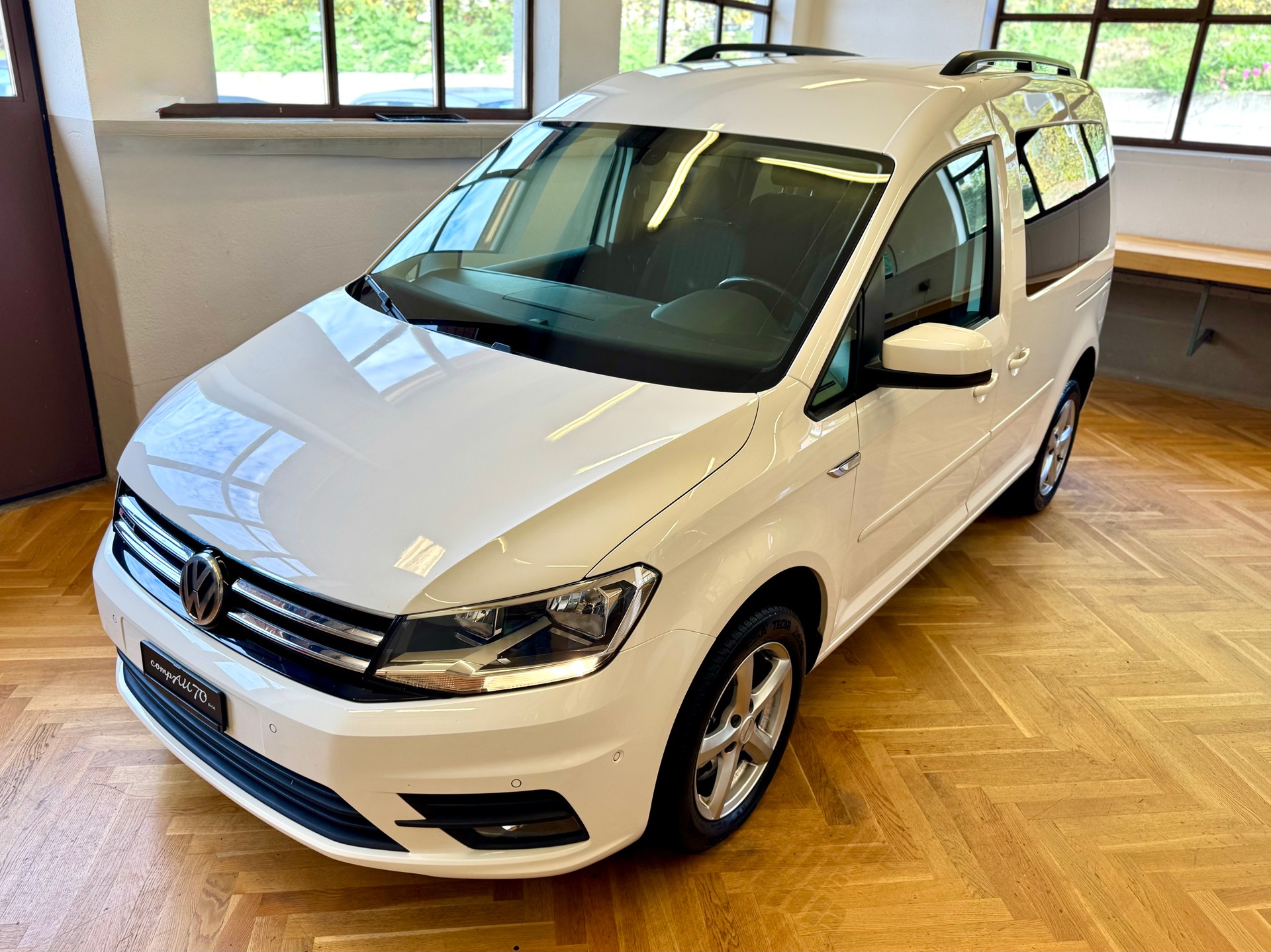 VW Caddy 2.0 TDI Comfortline 4Motion-image-13