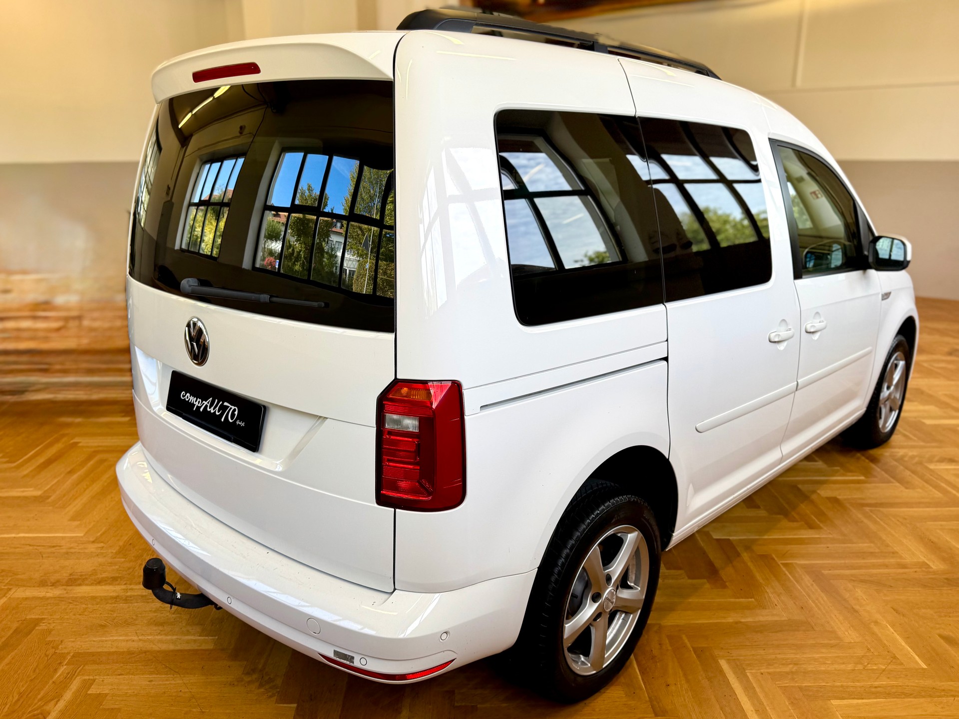 VW Caddy 2.0 TDI Comfortline 4Motion-image-7