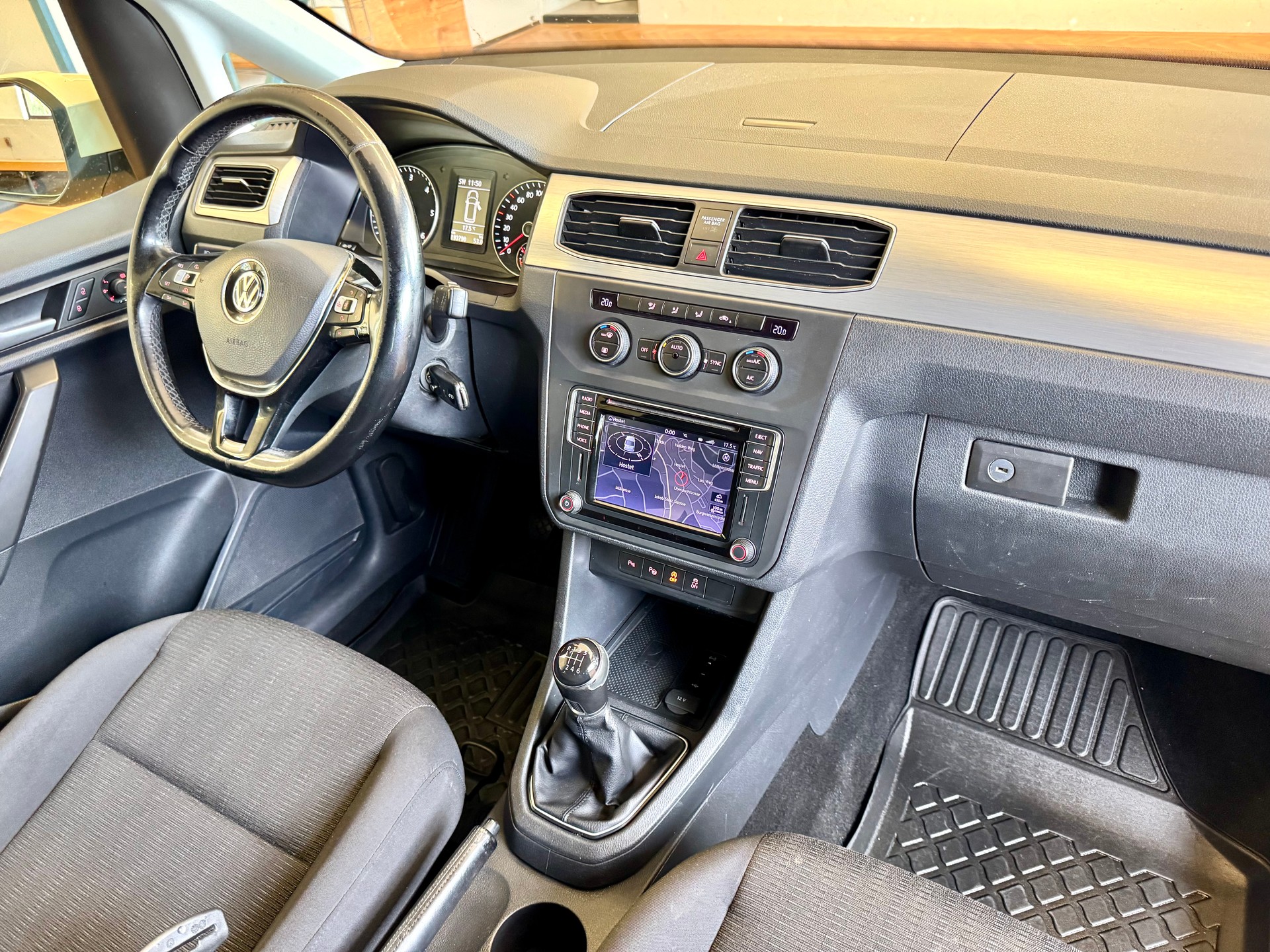 VW Caddy 2.0 TDI Comfortline 4Motion-image-22