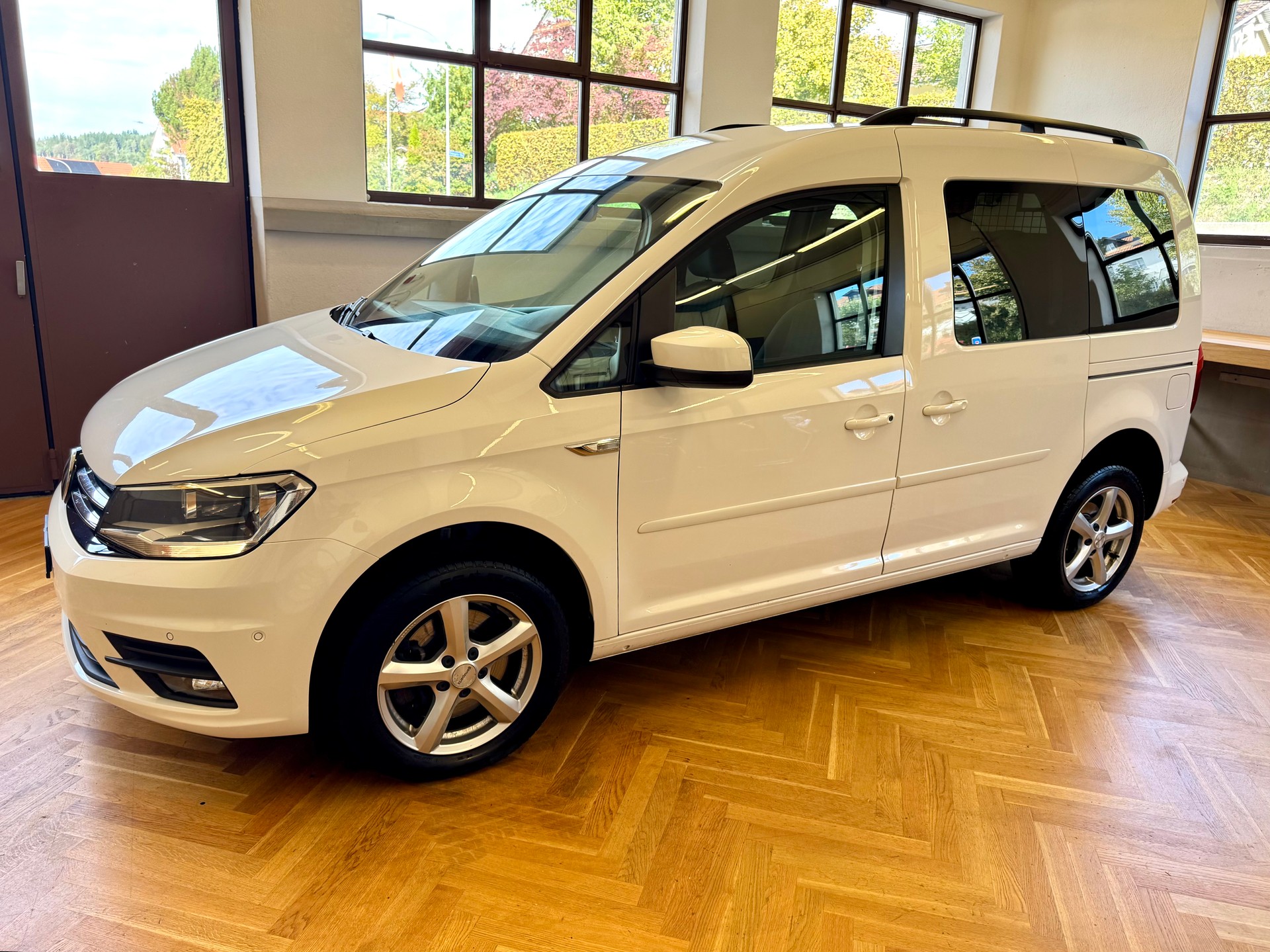 VW Caddy 2.0 TDI Comfortline 4Motion-showroom-element-2