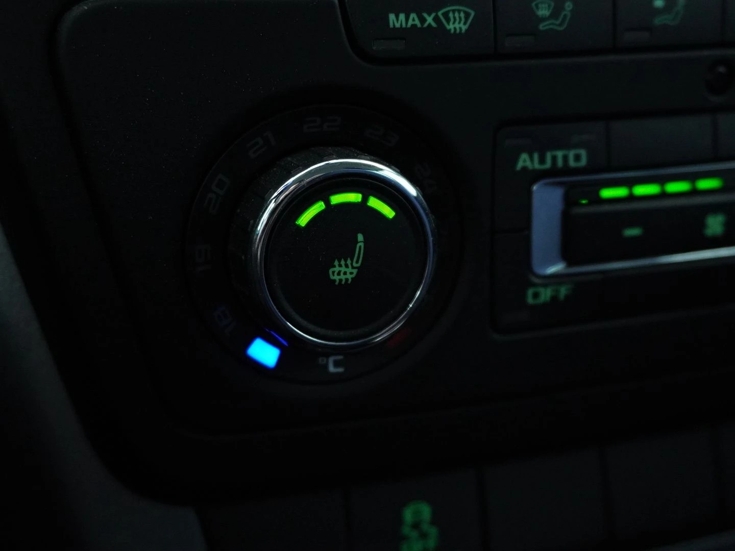 SKODA Yeti 1.4 TSI Active 4x2 DSG-image-6