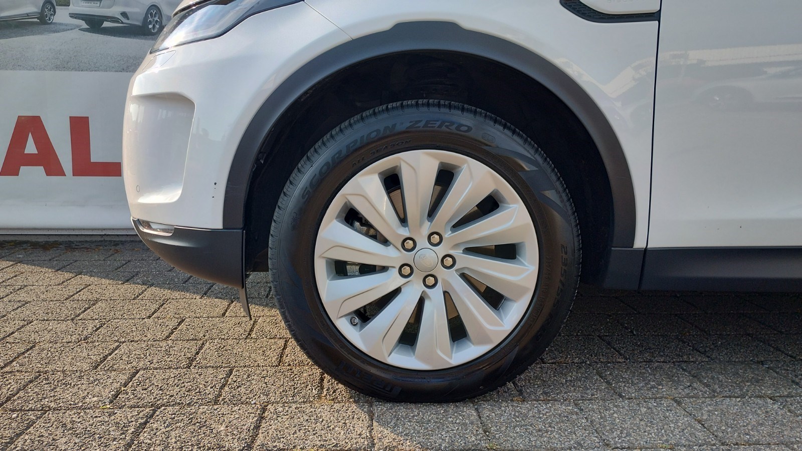 LAND ROVER Discovery Sport D180 2.0D TD4 MHEV SE AWD AT9-image-2