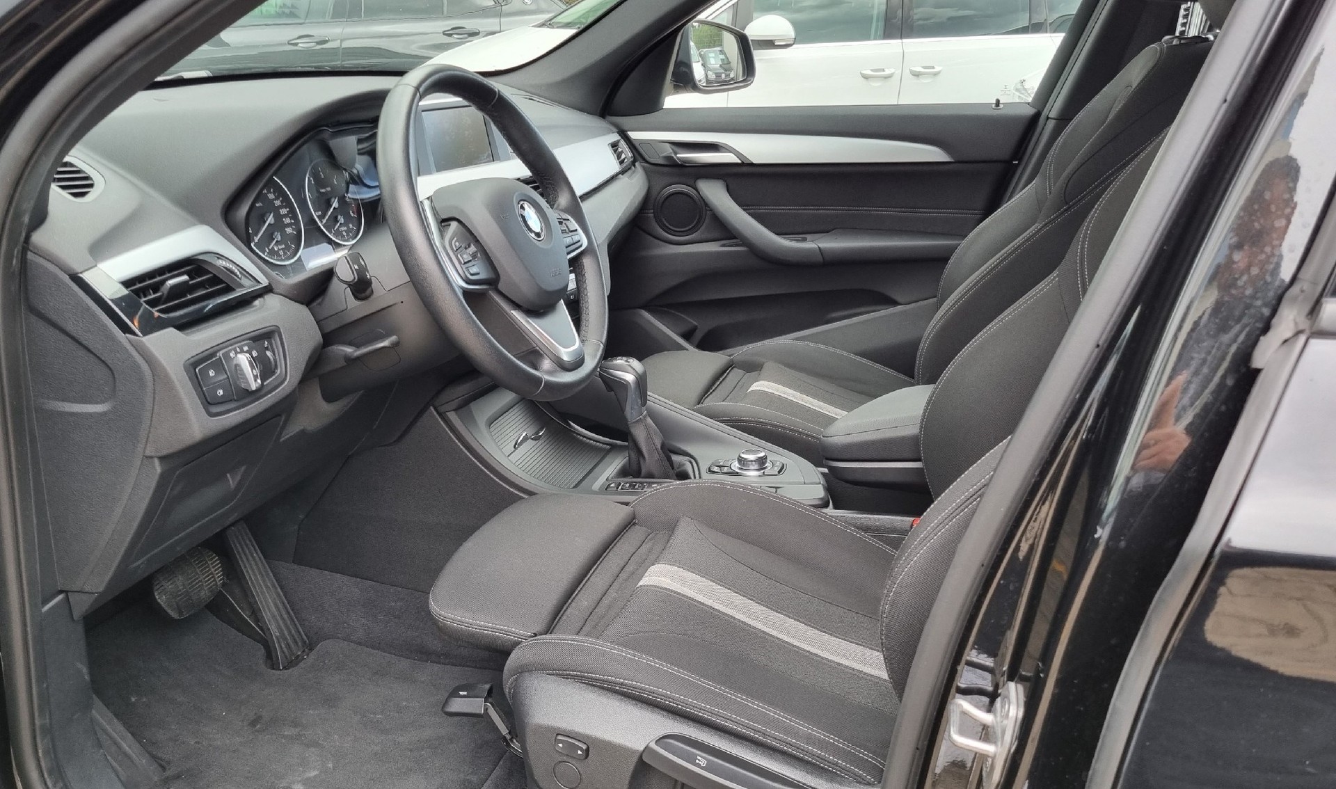 BMW X1 xDrive 20d xLine Steptronic-image-1