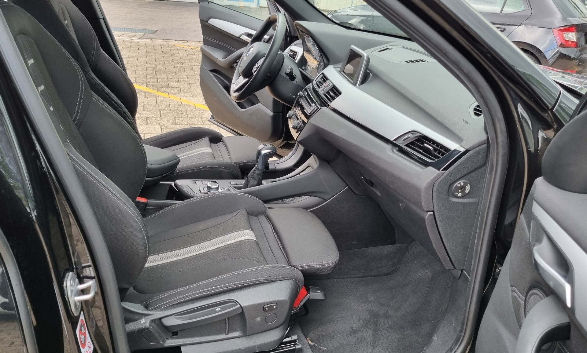 BMW X1 xDrive 20d xLine Steptronic-image-12