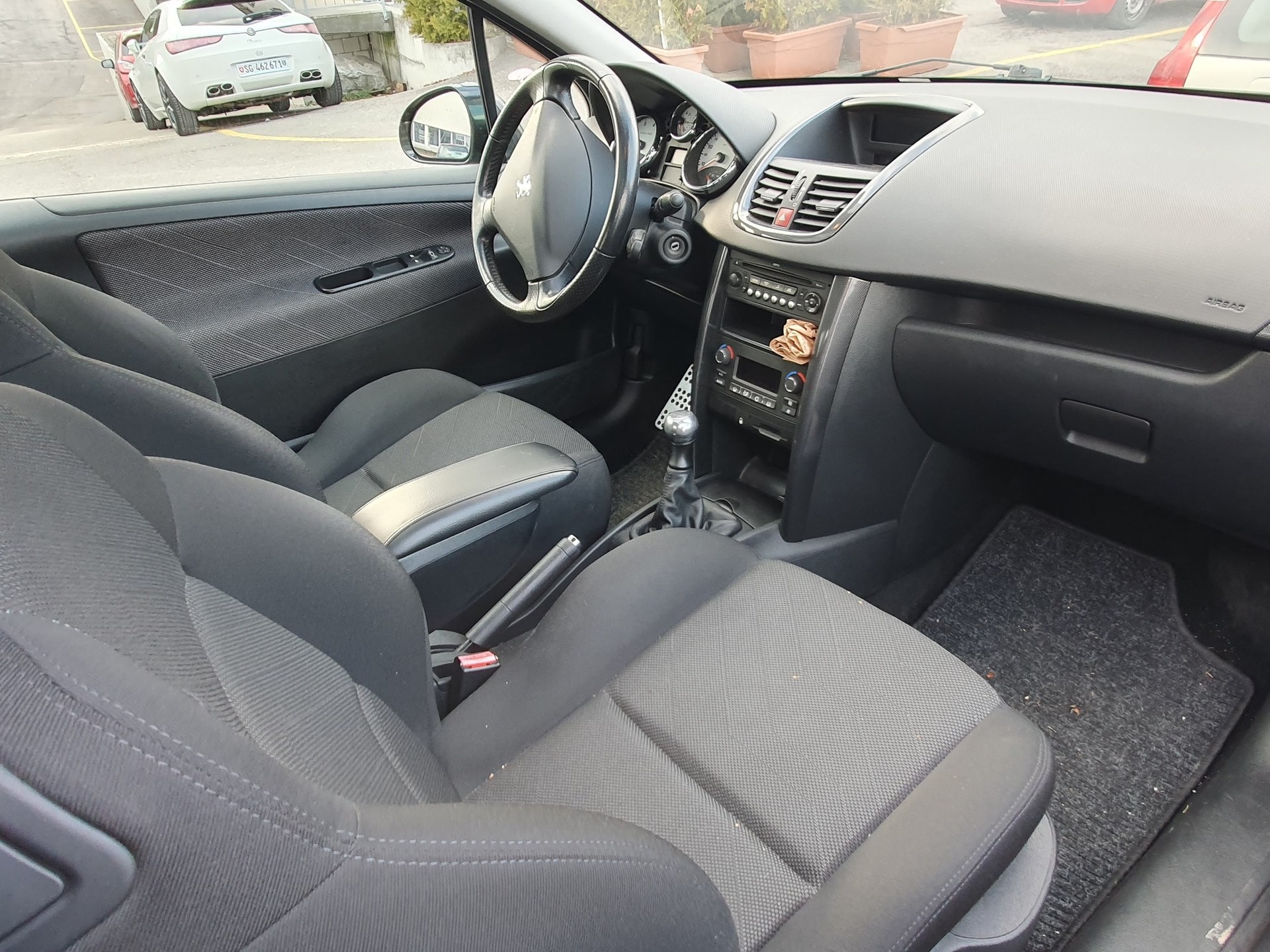 PEUGEOT 207 1.4 16V Trendy-image-4