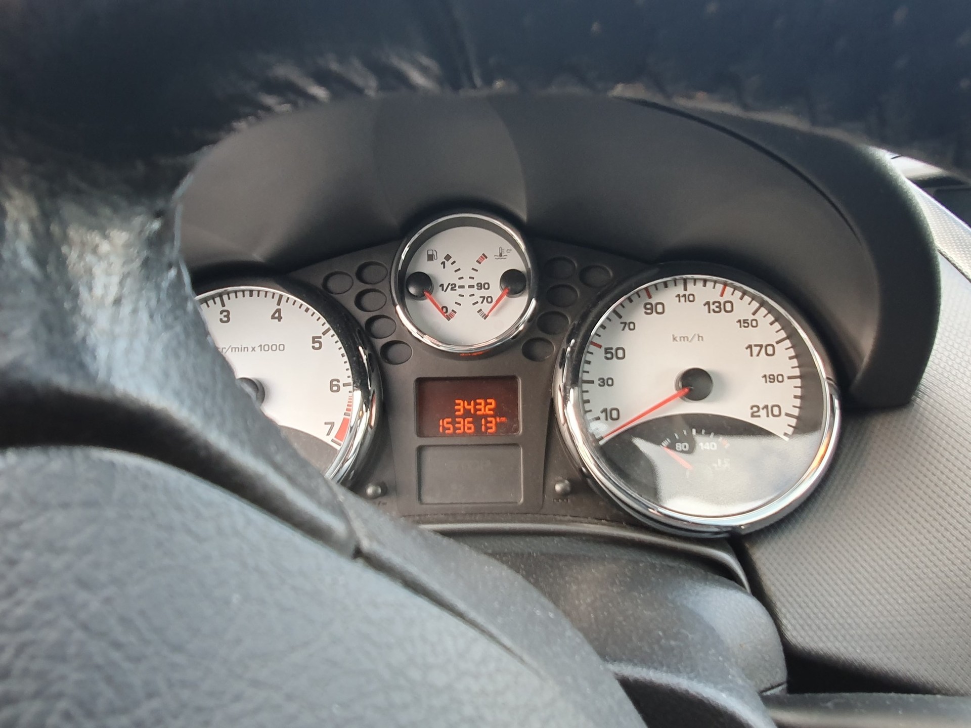 PEUGEOT 207 1.4 16V Trendy-image-6
