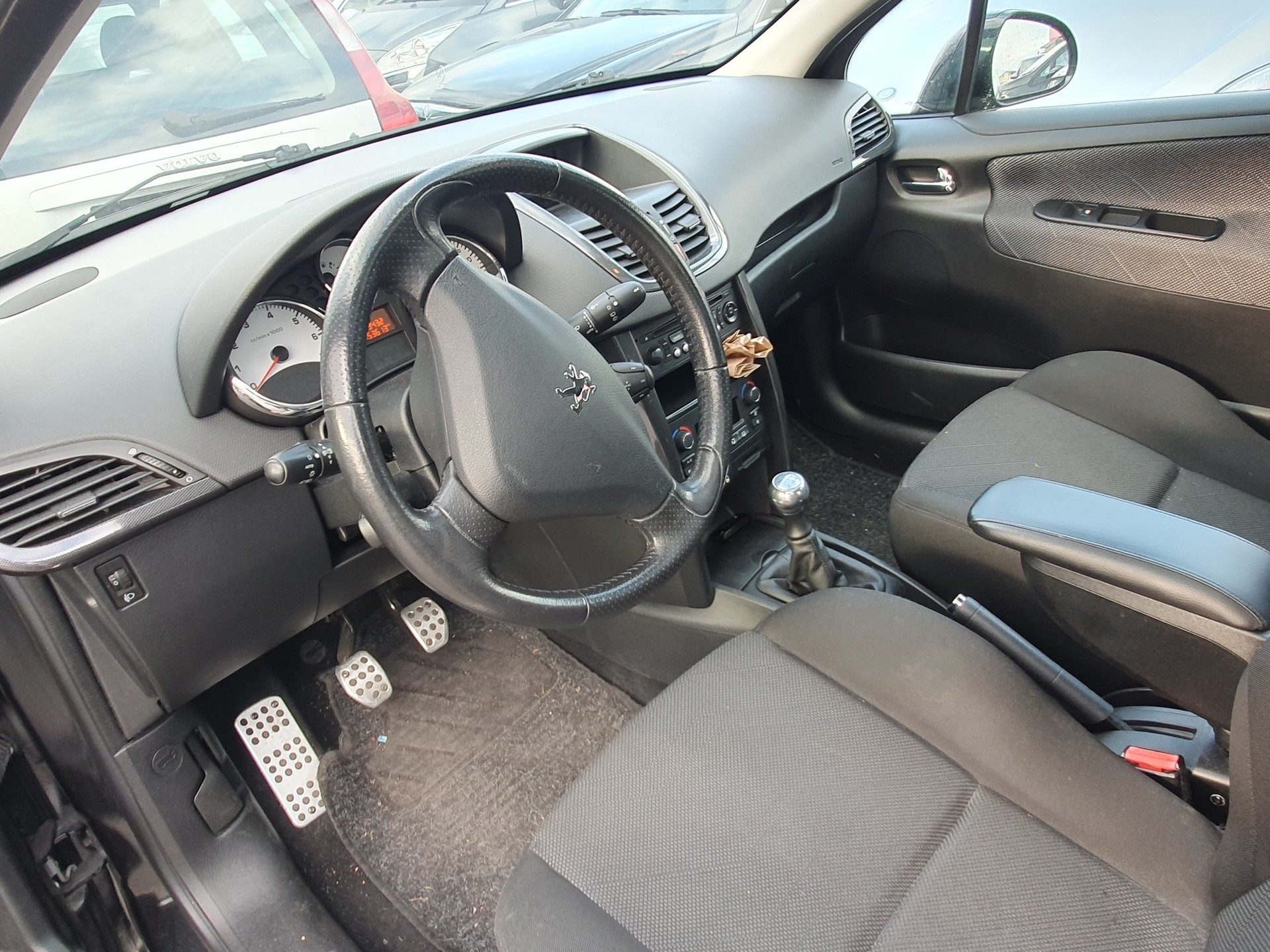 PEUGEOT 207 1.4 16V Trendy-image-5