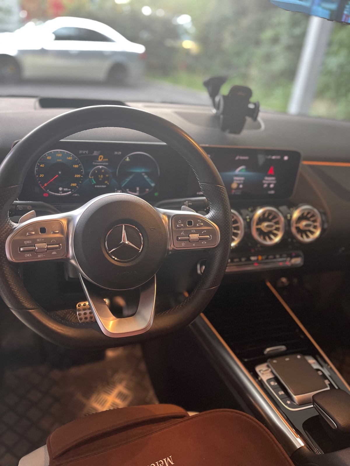 MERCEDES-BENZ B 200 AMG Line 7G-DCT-image-2